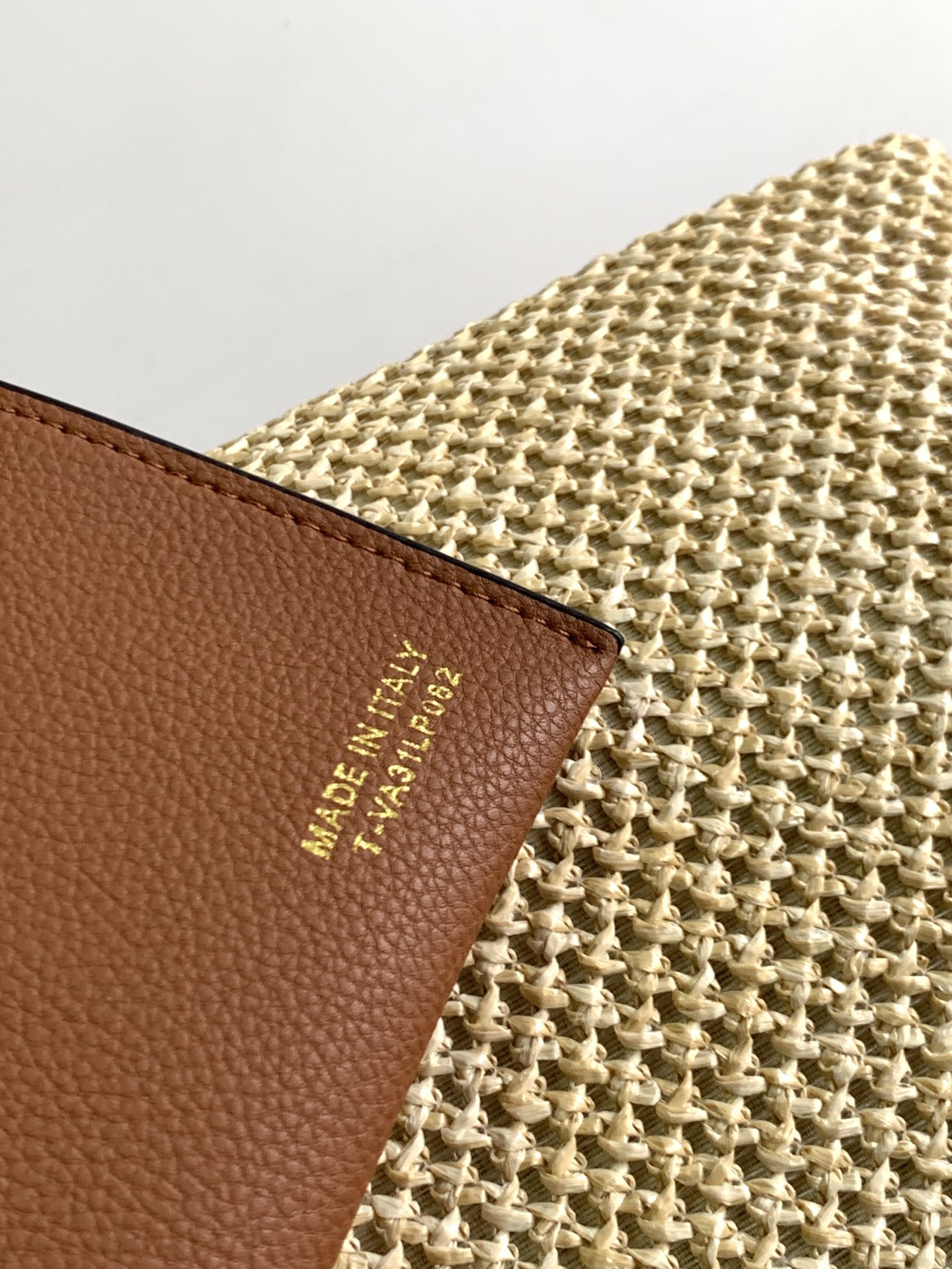 🆕🆕Valent*** 春夏托特包系列～托特包采用天然拉菲草编织打造，交织形成的空隙营造出清透质感，点缀