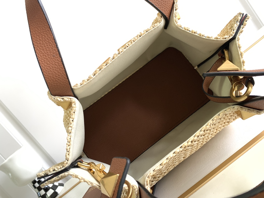 🆕🆕Valent*** 春夏托特包系列～托特包采用天然拉菲草编织打造，交织形成的空隙营造出清透质感，点缀