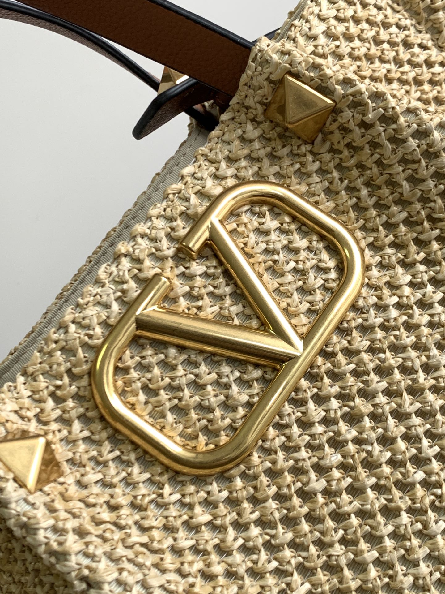 🆕🆕Valent*** 春夏托特包系列～托特包采用天然拉菲草编织打造，交织形成的空隙营造出清透质感，点缀