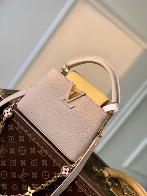 Replicas Buy Special
 Louis Vuitton LV Capucines Bags Handbags Online Store
 Apricot Color Polishing Chains M22375