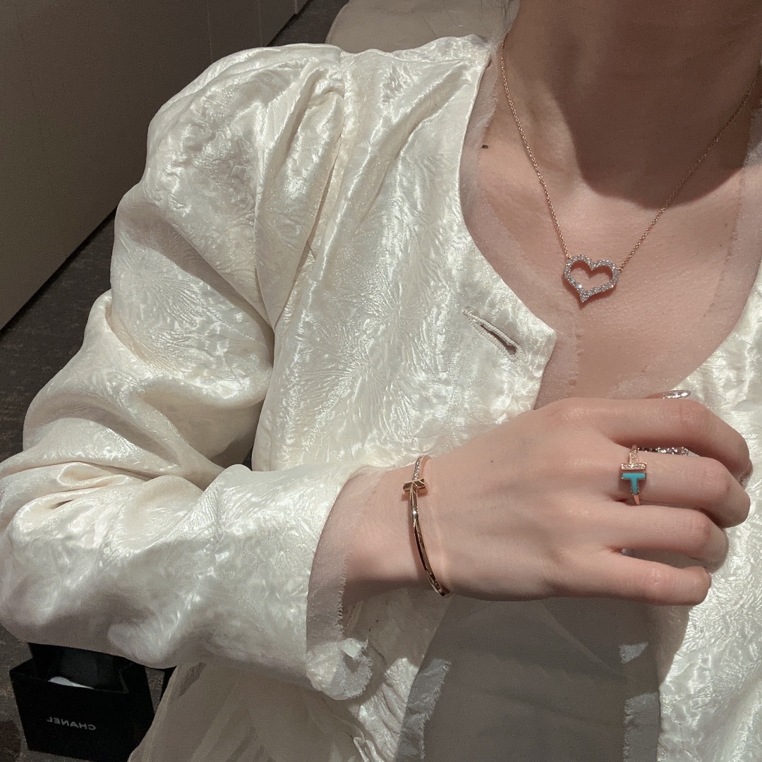 NO:703072,T's high-end jewelry TT316# heart-shaped diamond large necklace TR101# turquoise diamond double T ring TH#T1 narrow diamond bracelet versatile high-end, necklace, ring, bracelet, Cardia high-end jewelry19860909T家高级珠宝 TT316#心形镶钻大号项链 TR101#绿松石间钻双t戒指 TH#T1窄版镶钻手镯 百搭高级,,necklace,ring,bracelet,卡迪亚高端饰品,Jewelry