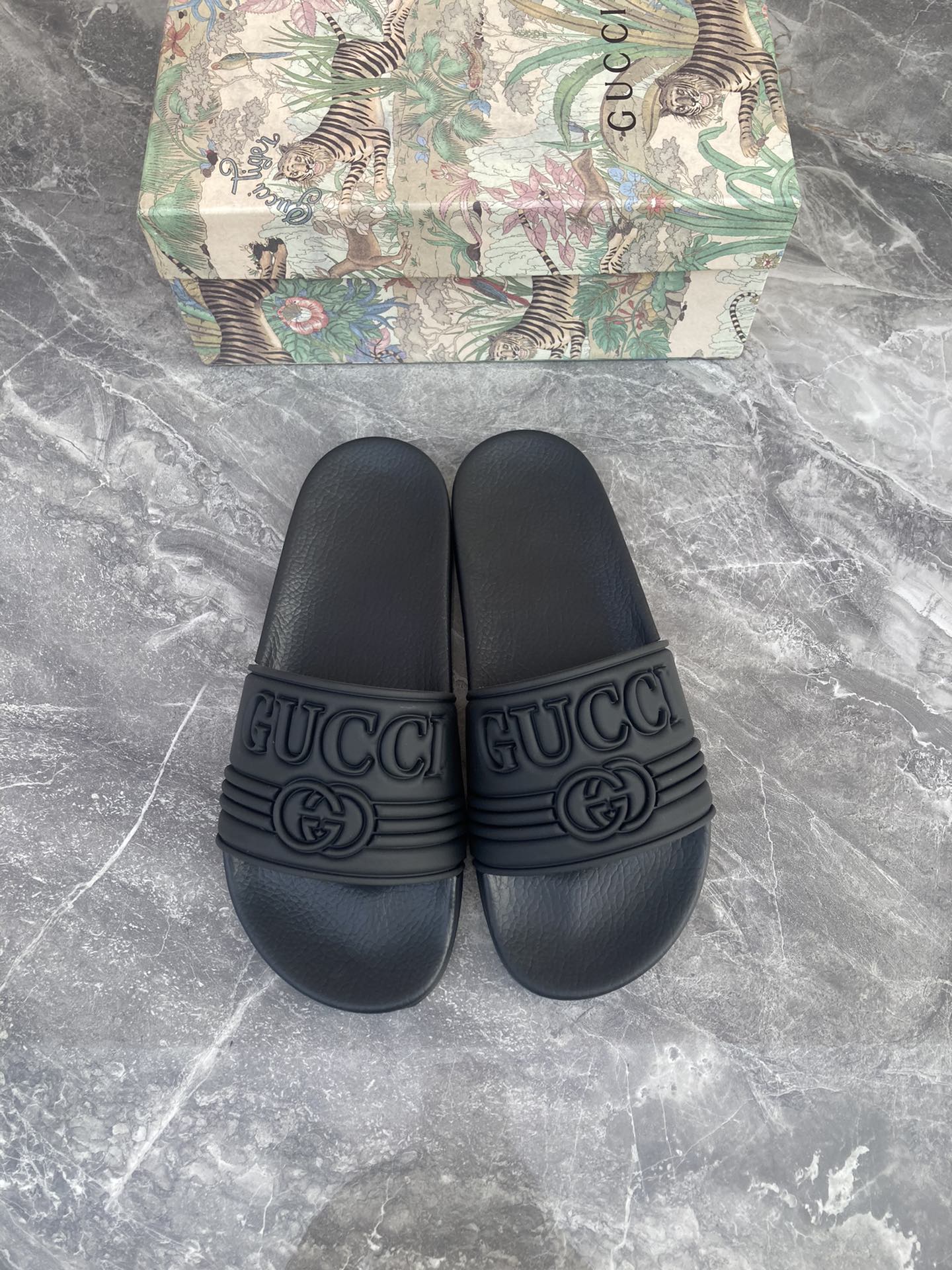 Gucci Buty Letnie kapcie Mężczyźni