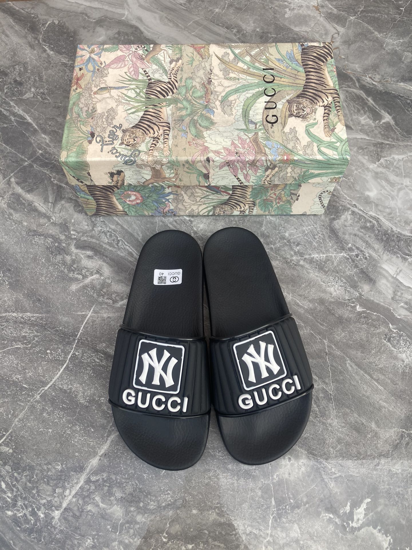 Gucci Buty Letnie kapcie Mężczyźni