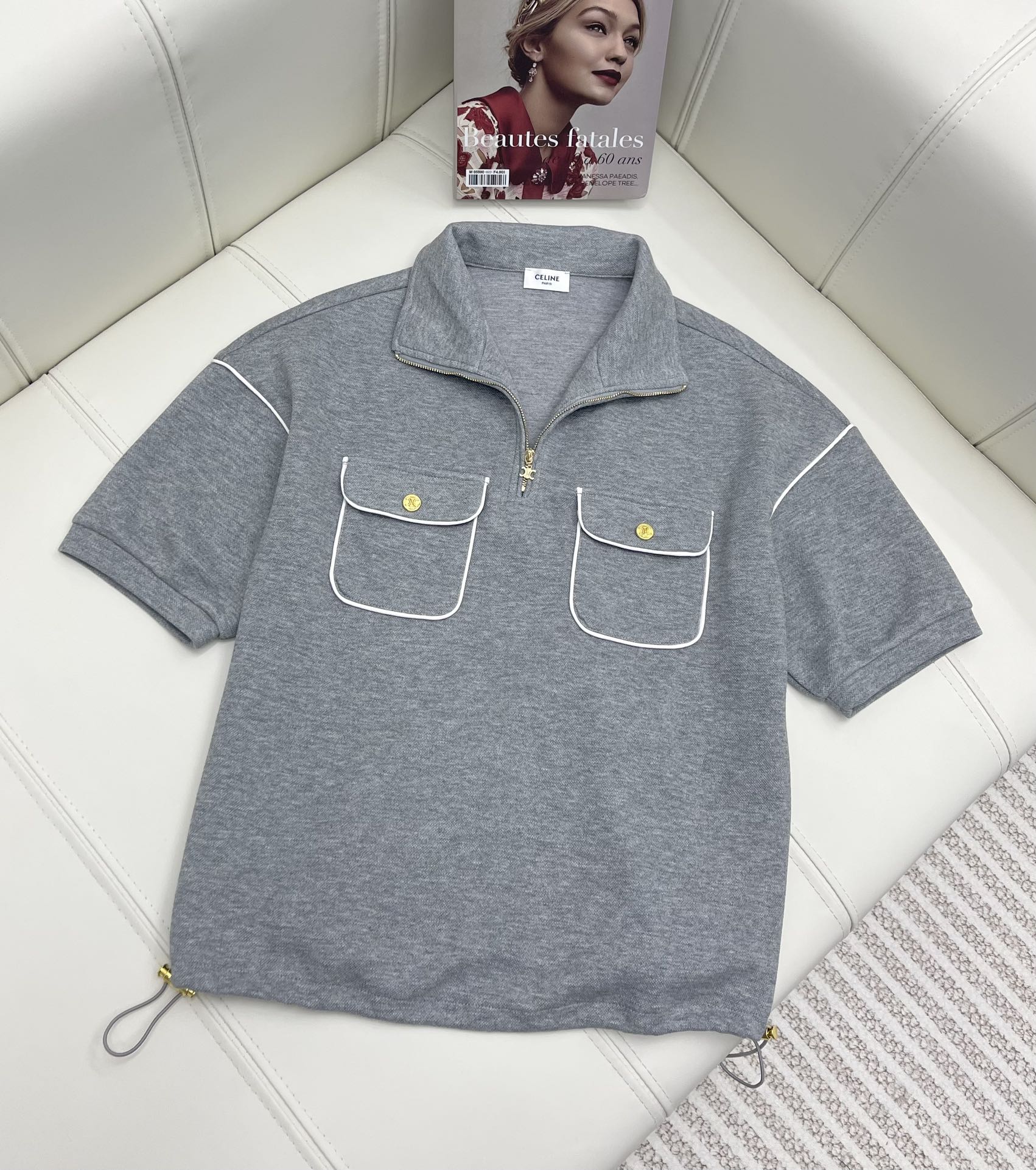 NO:696822,Celin* new products on the shelves Pocket sports suit Customized twill cotton fabric Decorated with bright placket decorations Clean white edges contrasting colors make ready-to-wear no longer monotonous 23 latest series zipper sweatshirt with casual shorts The upper body is fashionable and youthful. High version 2 colors,,celine,hoodie,sweatshirts,shorts,19860909Celin*新品上架 口袋运动套装 定制斜p纹棉质面料 饰以亮面襟扣装饰 利落的白色边条撞色 让成衣不再单调 23最新系列 拉链卫衣搭配休闲短裤 上身洋气时髦 减龄青春  高版本 2色,,celine,hoodie,sweatshirts,shorts,,Women's clothing