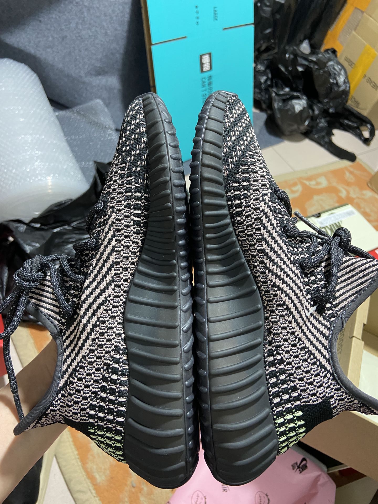 Yeezy350黑红天使鞋码36-4