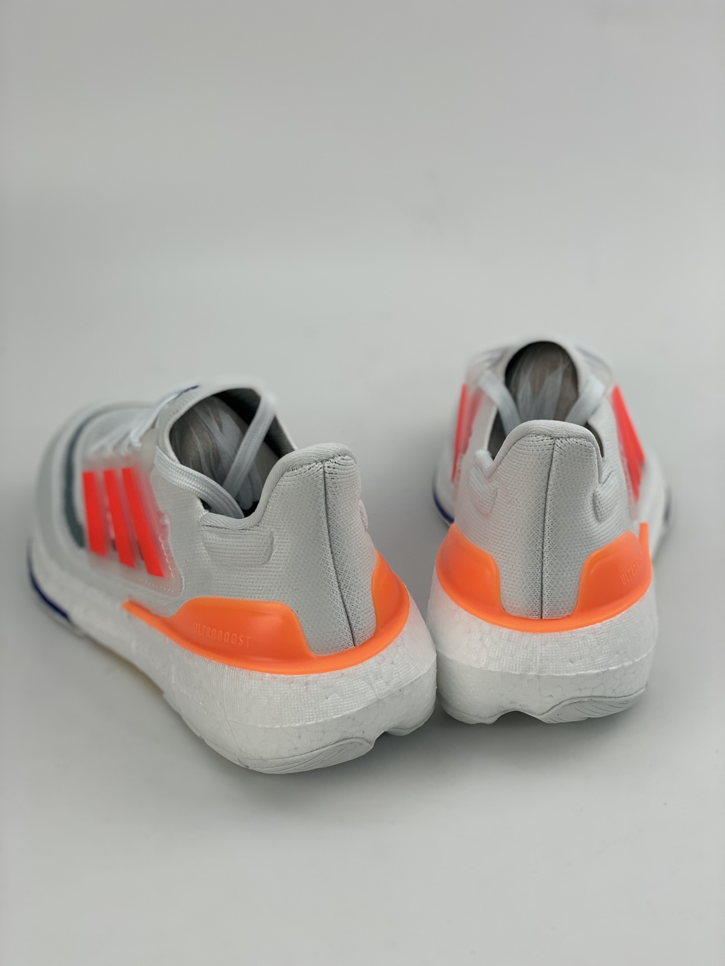 210 Adidas ULTRA BOOST 23 W 缓震运动休闲轻便透气跑步鞋 HS6344