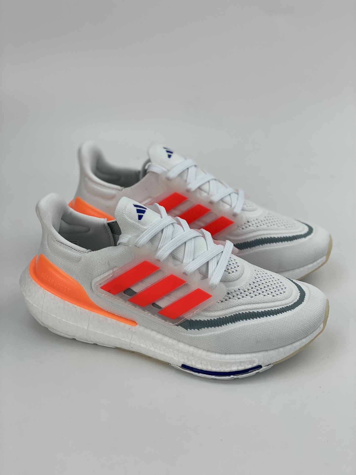 210 Adidas ULTRA BOOST 23 W 缓震运动休闲轻便透气跑步鞋 HS6344