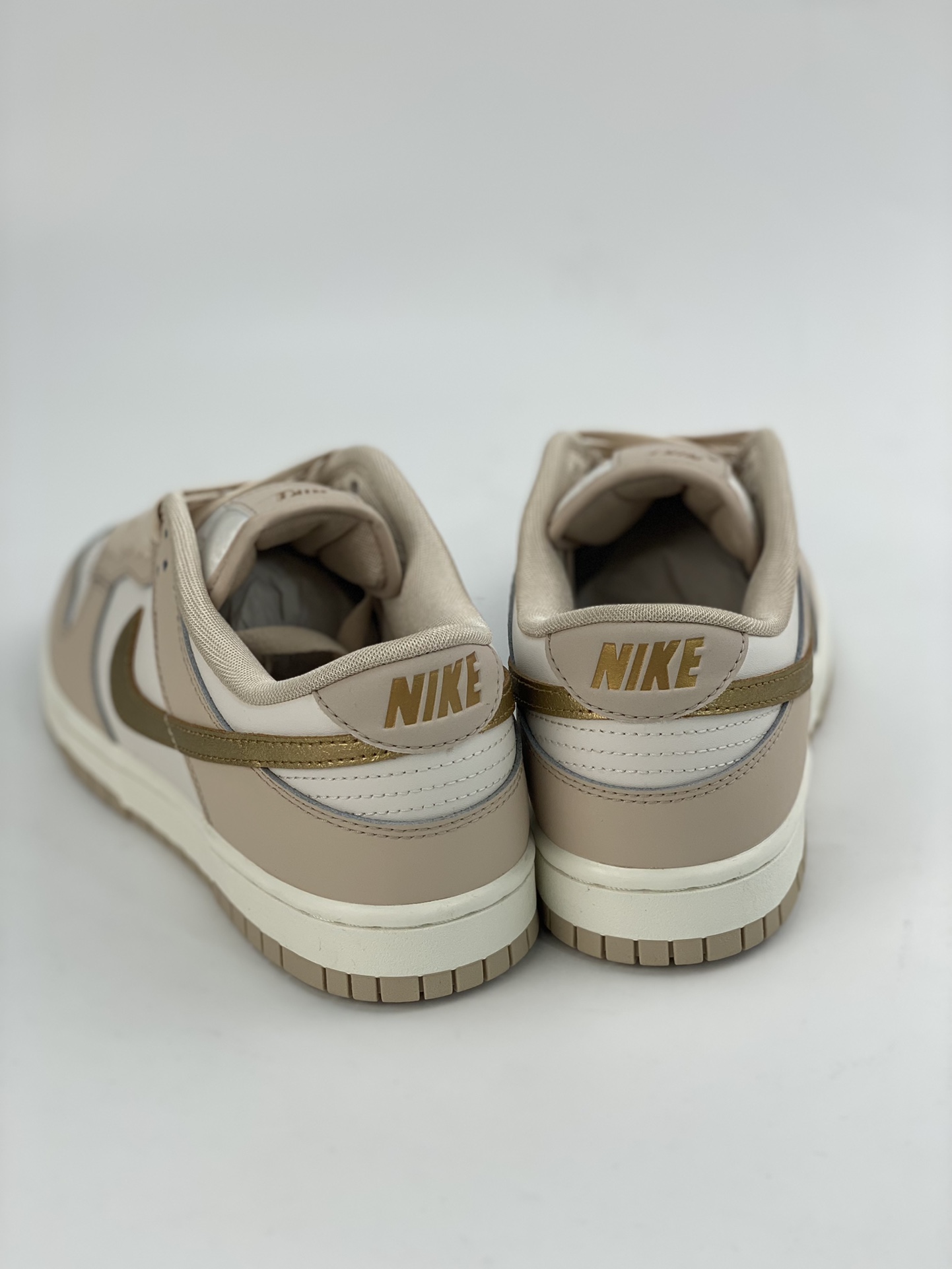 Nike Dunk Low Gold Swoosh Beige Exclusive Extreme Edition DX5930-001