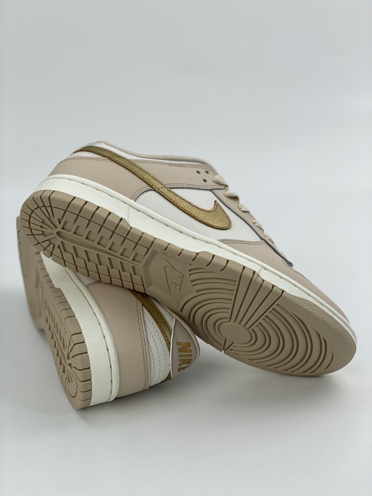 Nike Dunk Low Gold Swoosh Beige Exclusive Extreme Edition DX5930-001