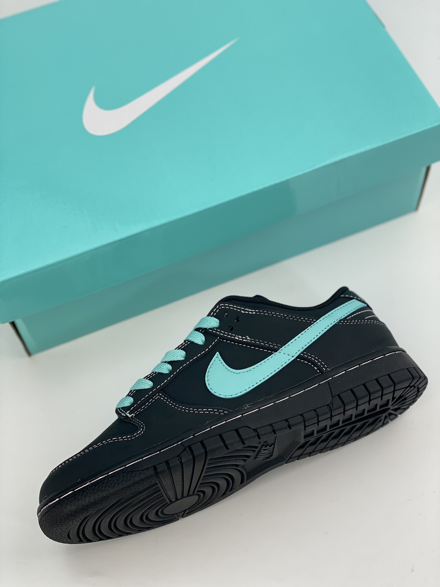 220 Nike SB Dunk Low Retro 蒂芙尼/Tiffany & Co.Blue 出品 GT0627-332