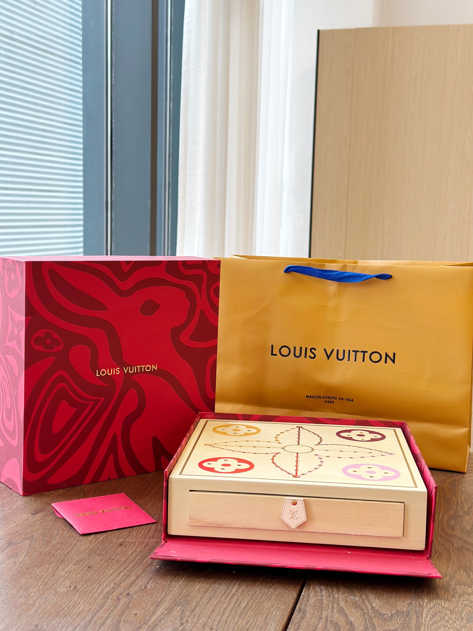 路易威登 Louis Vuitton 高定典藏名品高定成衣时装外套连衣裙衬衫T恤 #8DAE7BC2 4