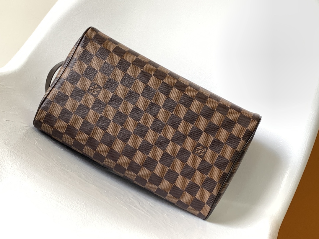 Louis Vuitton King Size Toiletry Bag 28Cm Damier Ebene Canvas Spring/Summer 2019 Collection N47528