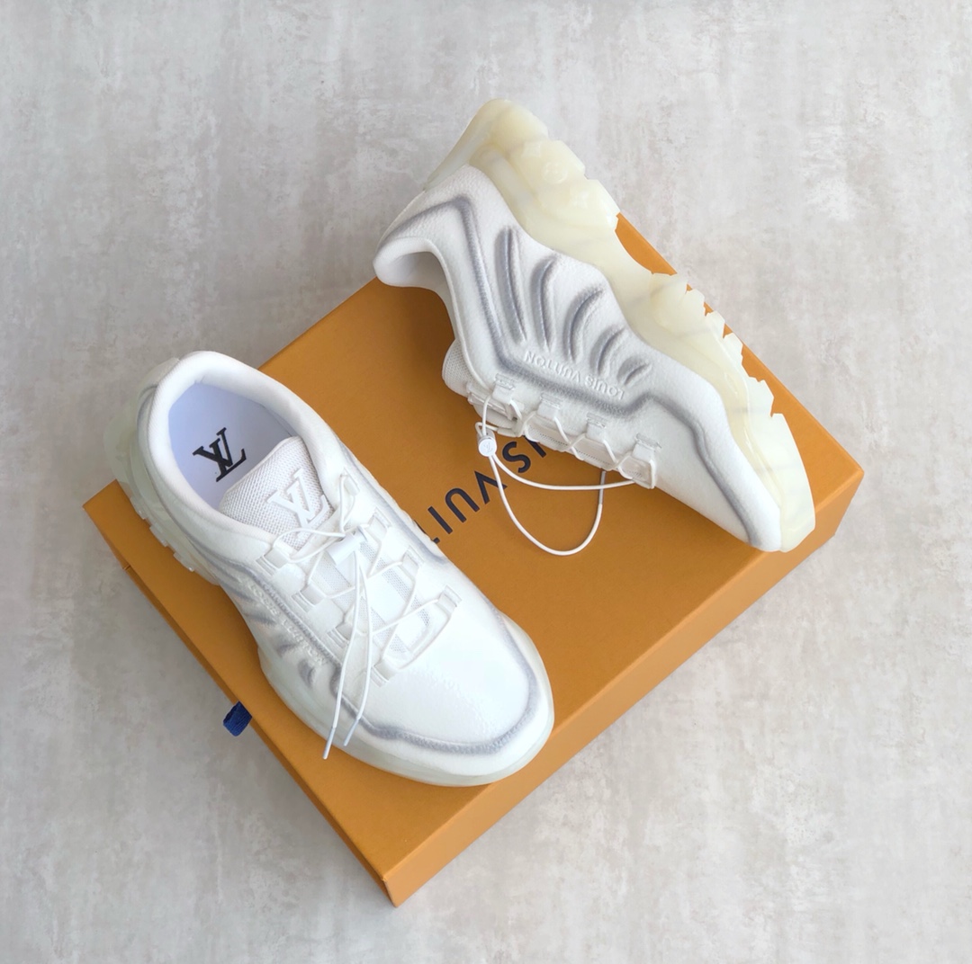 The new L * V TRAINER sports shoes are shipped, heavy industry creates a leadin