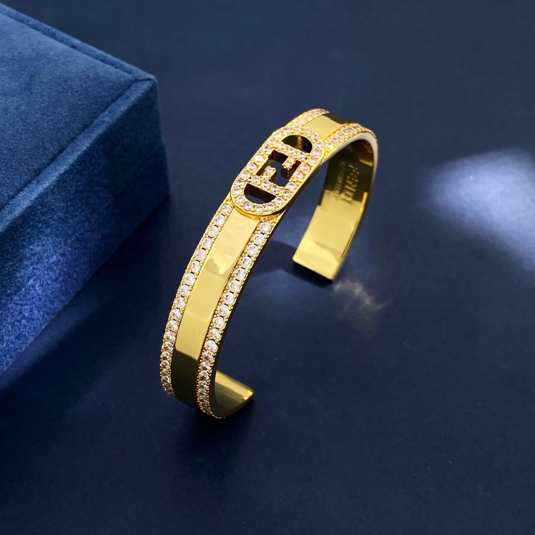 FENDI C-Shaped Double F-Lettered Bracelet in Gold Plated Brass, Size 6.2cm. - 图片 2