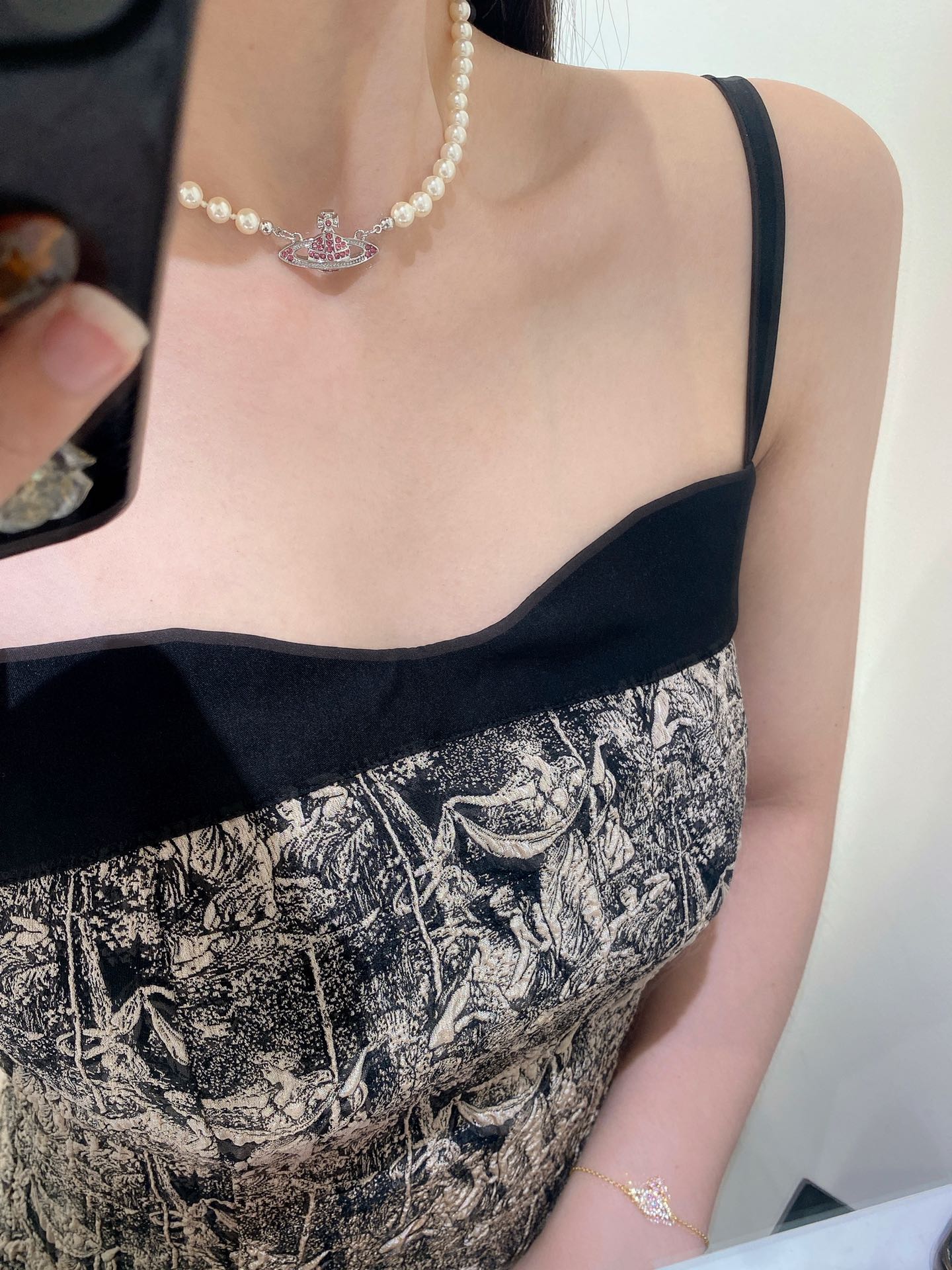 NO:103292,Crystal Diamond Saturn | Queen Mother of the West Jewelry Fairy and Nobleness coexist Vivian Weiswood is like an unforgettable white moonlight, which enhances high-end and elegant little~ The Saturn brand that stars and idols like to wear is really beautiful, Queen Mother of the West19860909晶钻土星｜西太后首饰 仙气与贵气并存 薇薇安·魏斯伍德  恰似让人无法忘怀的白月光 提升高级优雅的小~ 明星和爱豆都喜欢戴的土星品牌 真的好漂亮,西太后,Jewelry