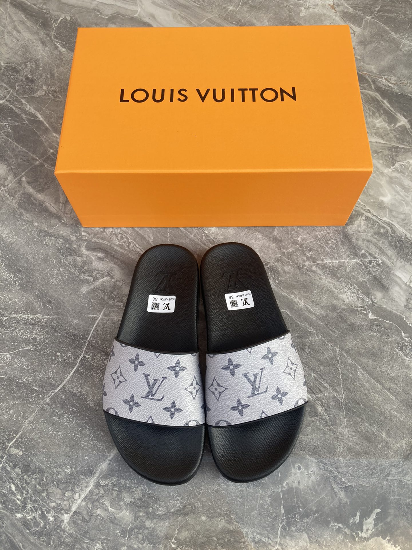 NO:244145,LouⅰsⅤuⅰtton couple style, private model, beautiful upper Size: 35-46, slippers, slippers19860909LouⅰsⅤuⅰtton情侣款,私家模,美观鞋面 Size:35-46,拖鞋,slippers,Women's Shoes