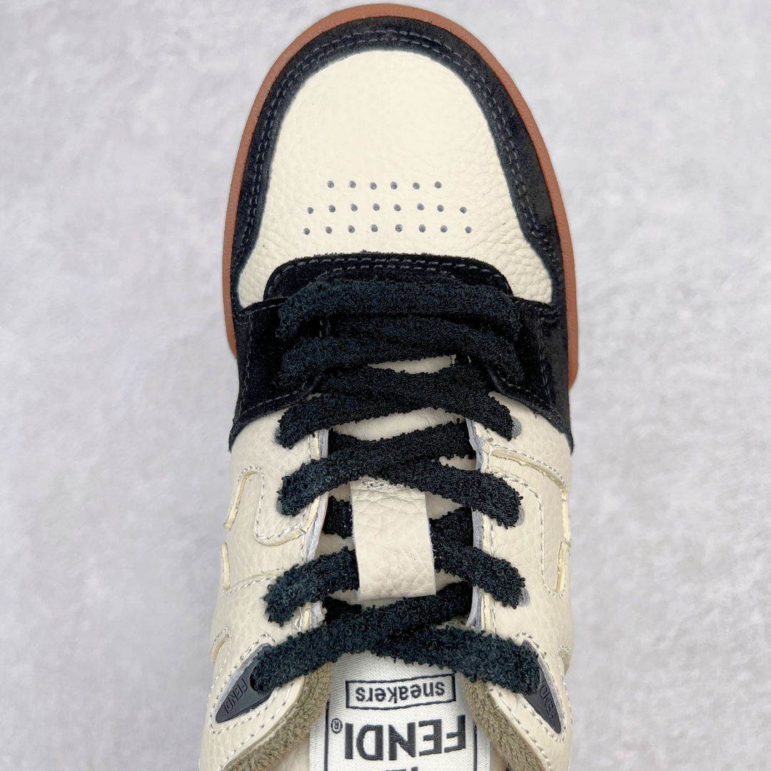 图片[4]-＃S版纯原 FENDI 芬迪 Match sneaters低帮运动鞋 独家定制 全身20几个细节点全部做到一致还原 吊打市面所有版本 独家原装套装配件官方同源 渠道原装订单 全套专柜包装物及配件#鞋底嵌入核心防伪芯片感应装置 FENDI芬迪match最新爆款情侣款运动鞋板鞋原版购入 高工艺无缝细空胶技术 贴楦误差0.05mm,鞋底采用固特异内外锁死工艺 最大限度弯折永不开胶 原鞋一致效果环保无味 鞋面采用麂皮和皮革拼接组合 logo内里采用毛巾绒里 上脚超级柔软 轻便 舒适搭配卫衣 尺码：35 36 37 38 39 40 41 42 43 44 45-选品中心