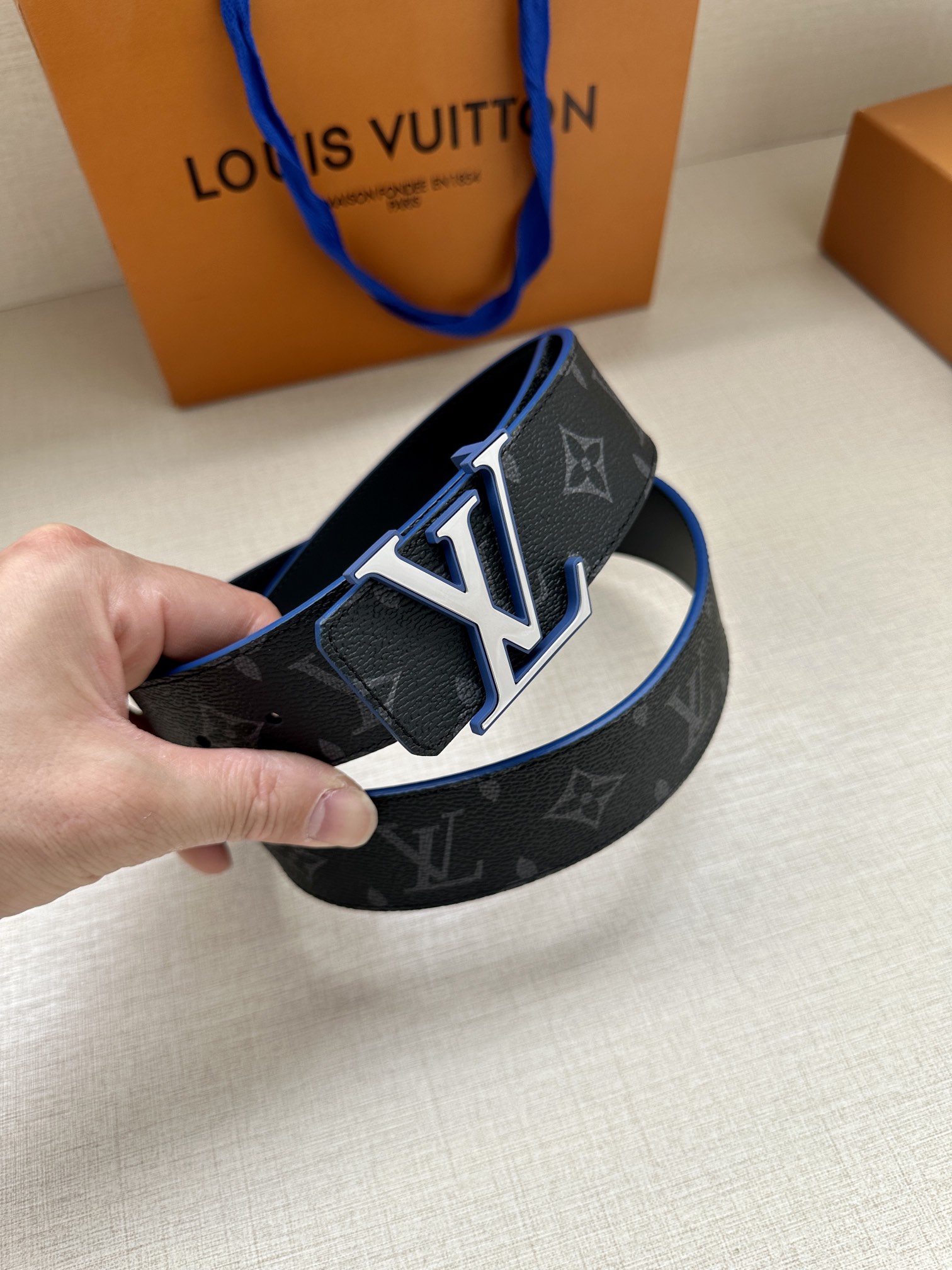 本款LVLine双面腰带拼合Mono