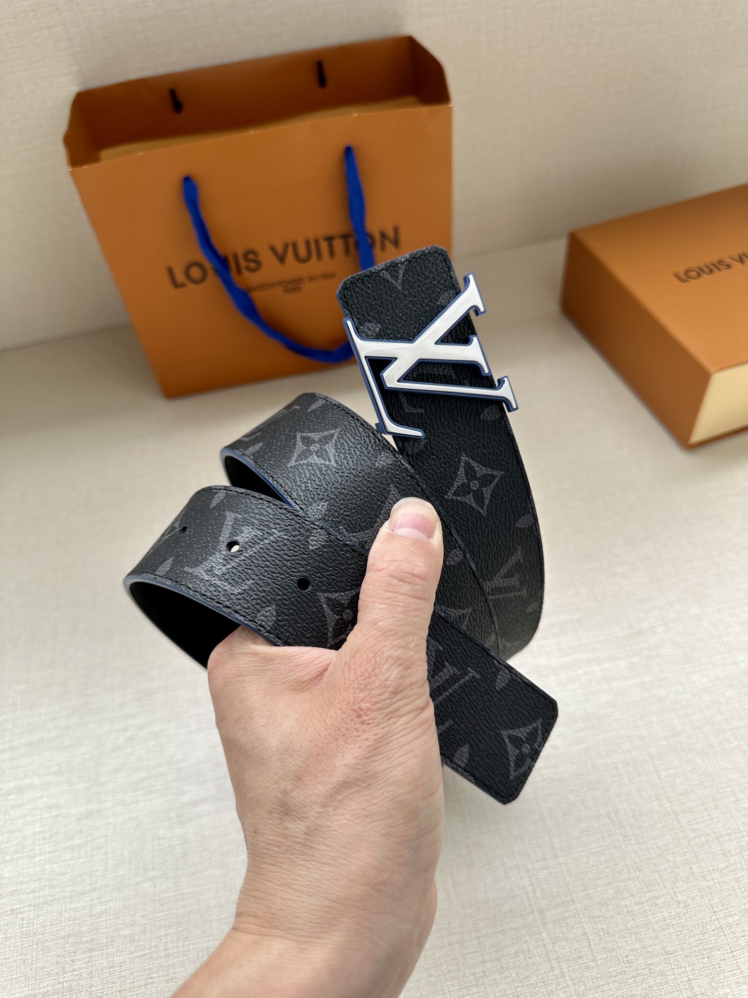 本款LVLine双面腰带拼合Mono