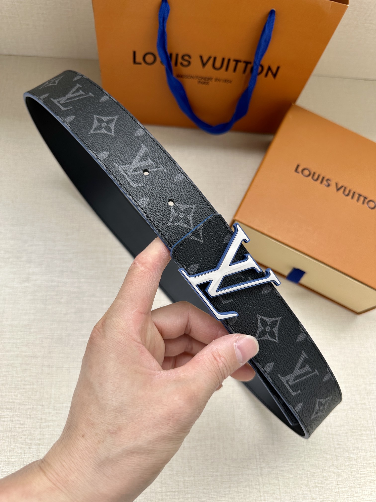 本款LVLine双面腰带拼合Mono