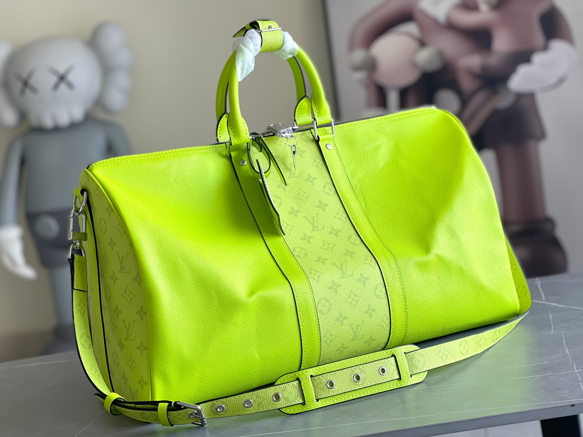 NO:178550,Genuine grade high quality M30941 yellow M30885 white M53776 silver 30235g color MTaigarama series has newly launched this keepall travel bag with flexible Taga leather and classic canvas to create a dynamic configuration. The size is suitable for the needs of the trip, size 50x29x23cm, authentic grade LV, louis vuitton, travel bags19860909正品级 高质量 M30941黄色 M30885白色 M53776银色 30235克色 MTaigarama 系列全新推出此款 keepall旅行包 采用柔韧 Taga 皮革和经典帆布塑造动感构型.尺寸恰宜容纳随行所需, 尺寸50x29x23cm,正品级LV,louis vuitton,travel bags,Bag