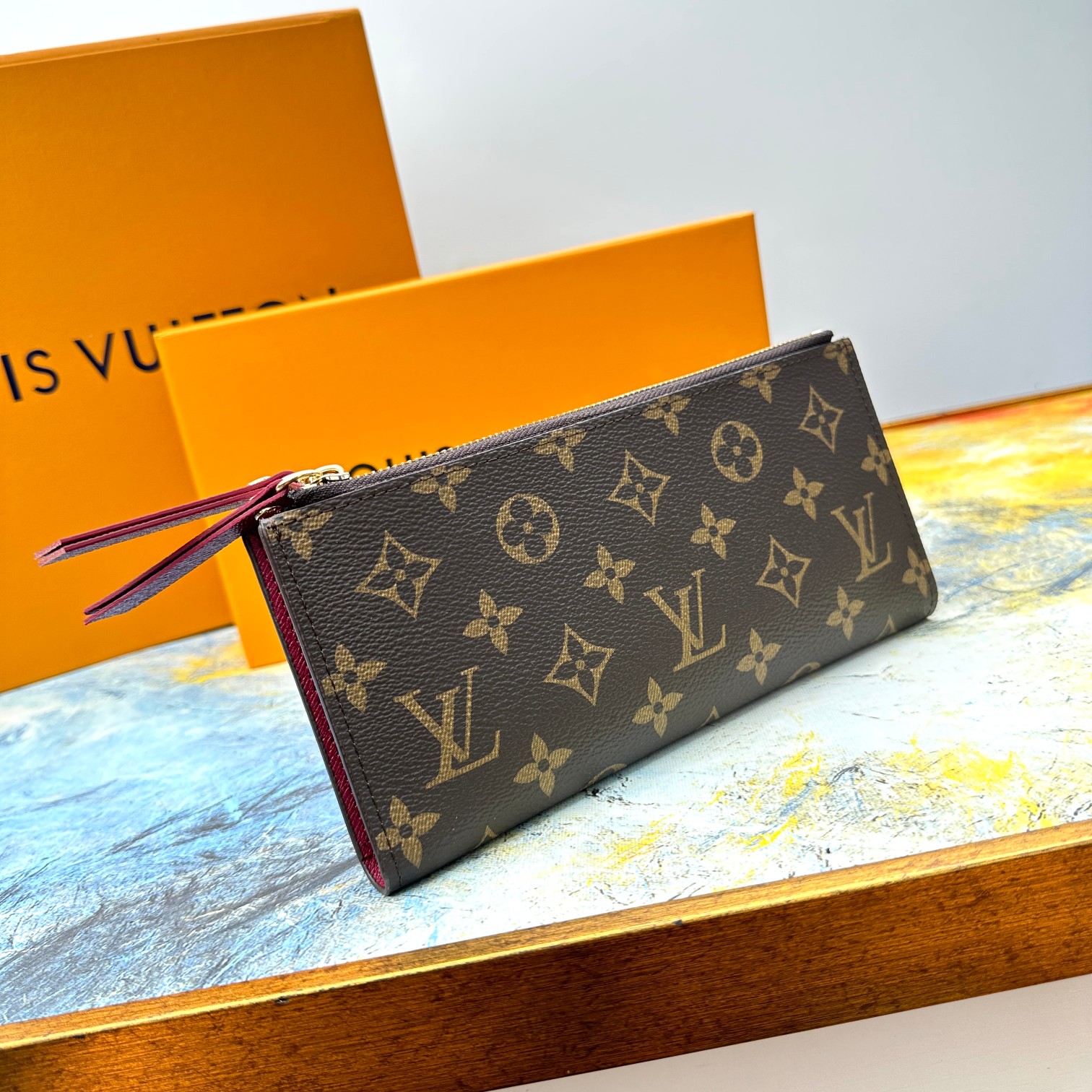 Combining Louis Vuitton's iconic Monogram canvas with a vibrant leather - Comprehensive 2