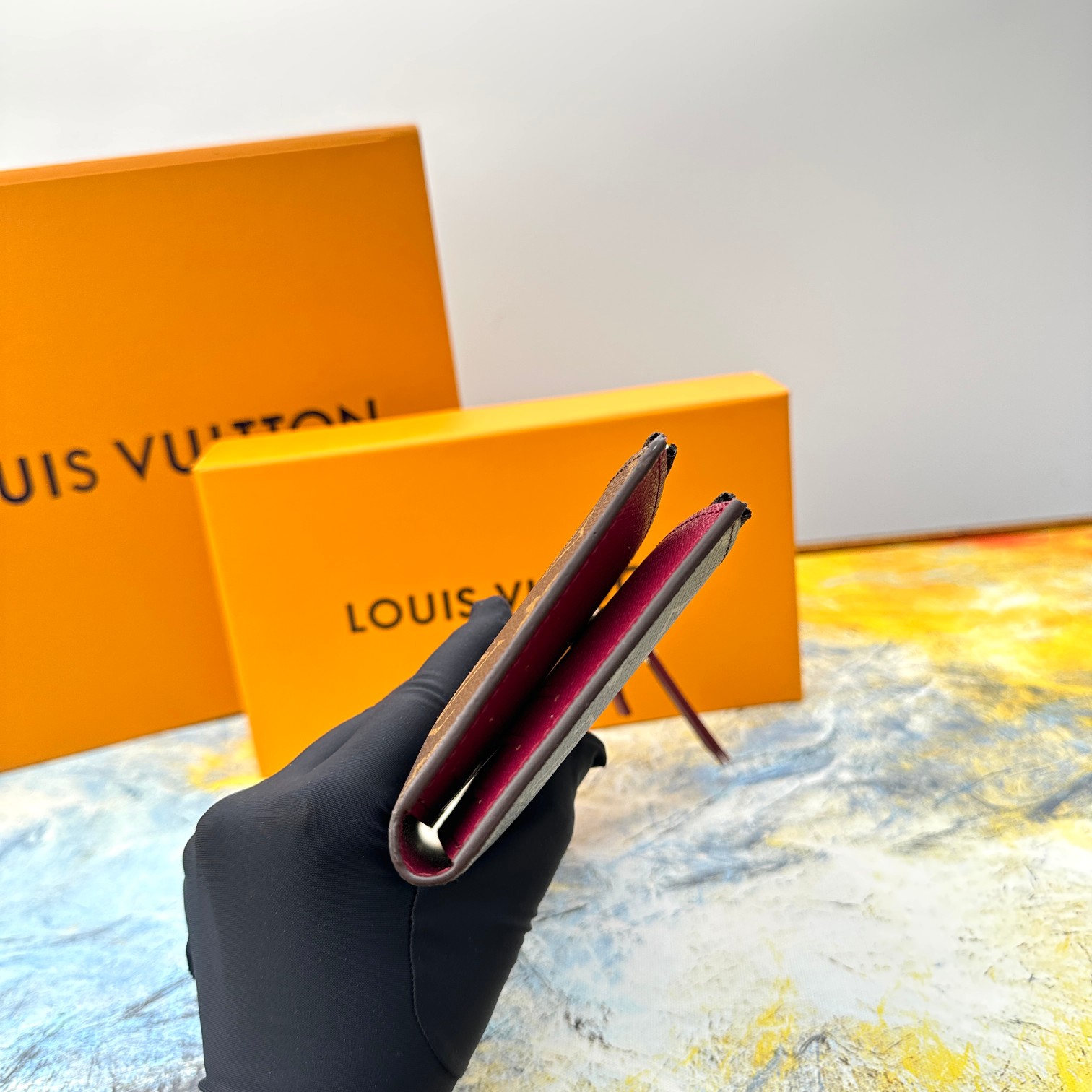 Combining Louis Vuitton's iconic Monogram canvas with a vibrant leather - Comprehensive 9