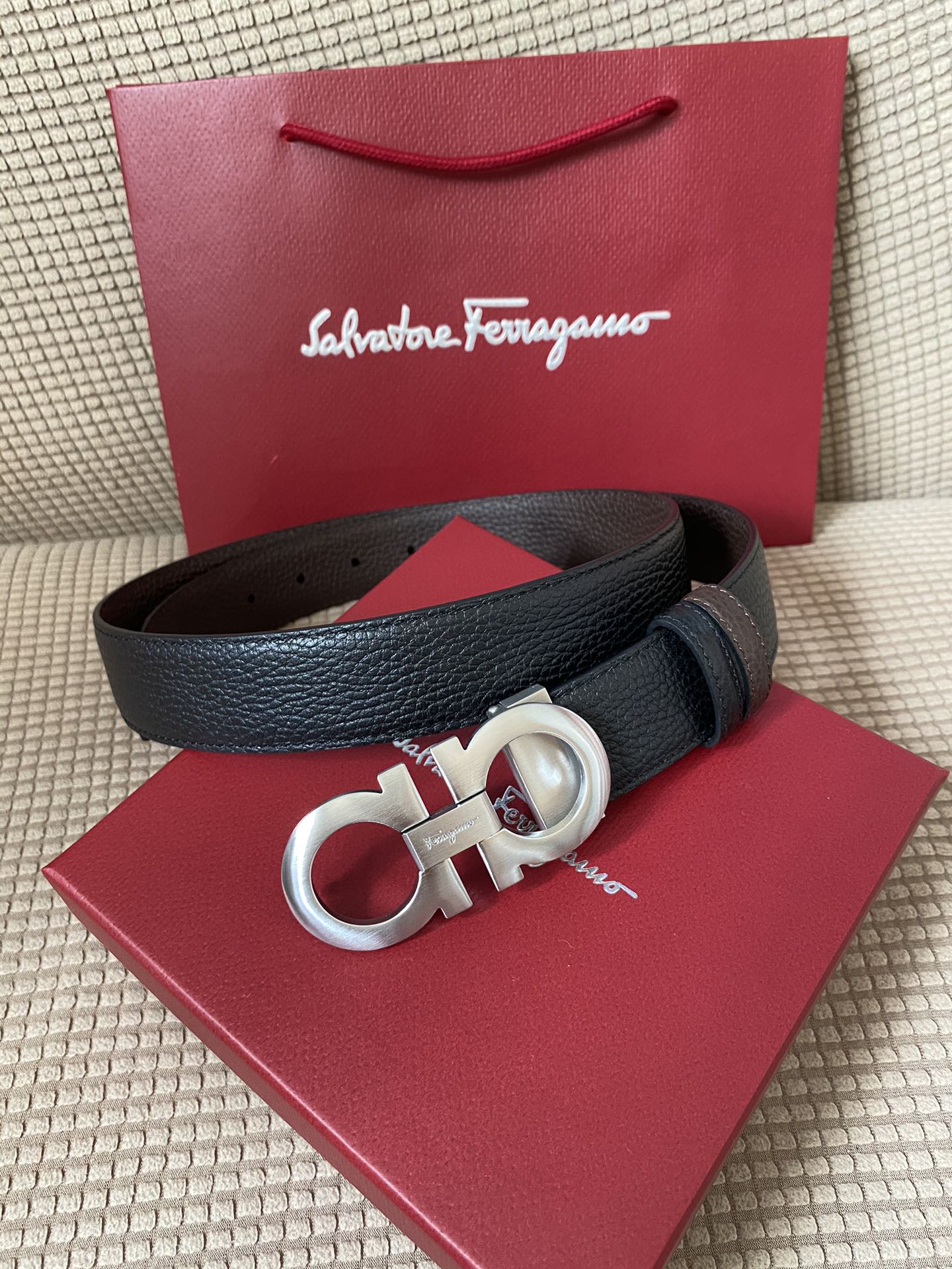 配全套包装盒菲拉格慕Ferragamo双面牛皮正品标准皮料商务休闲款回馈新老客户