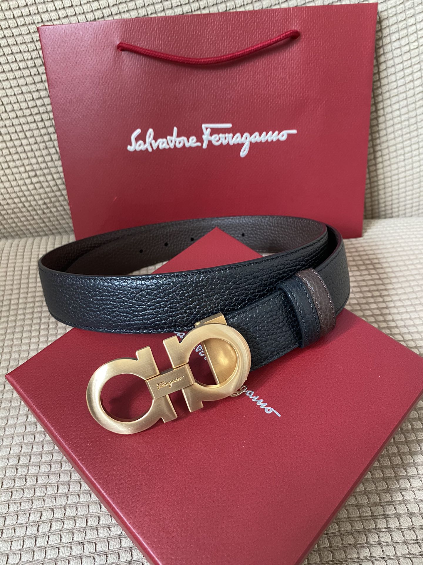 配全套包装盒菲拉格慕Ferragamo双面牛皮正品标准皮料商务休闲款回馈新老客户