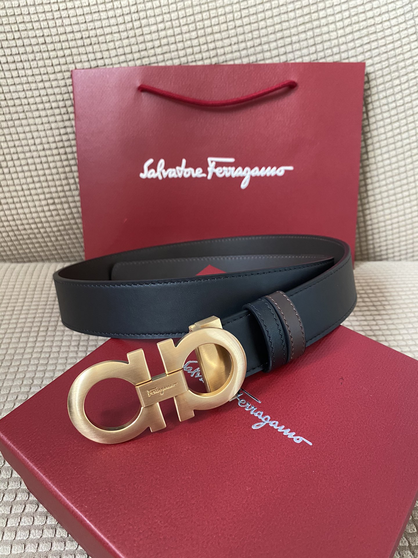 配全套包装盒菲拉格慕Ferragamo双面牛皮正品标准皮料商务休闲款回馈新老客户