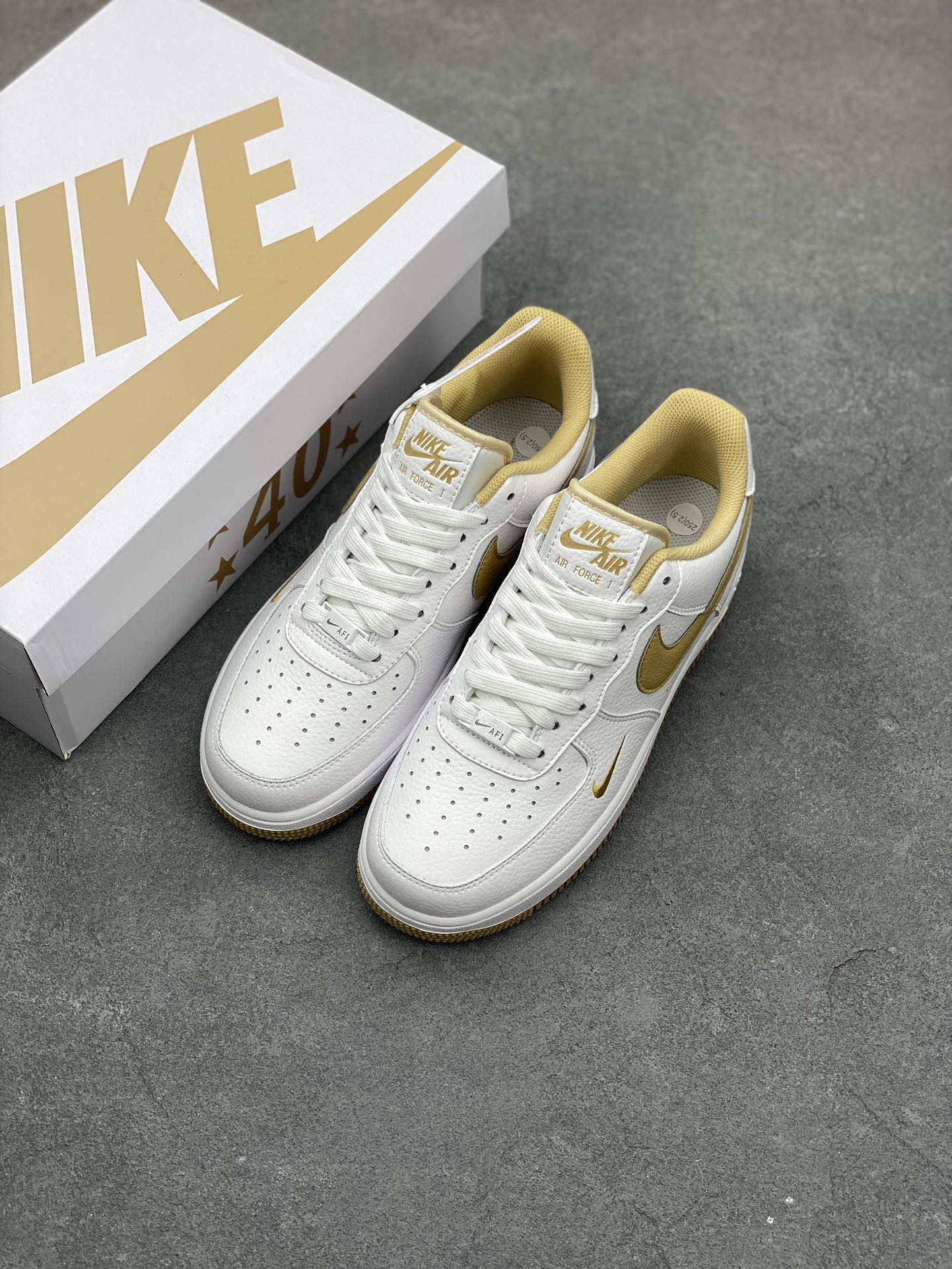 Nike Air Force 1 Low '07 40th Anniversary White/Khaki Casual Sneakers 9 i1683244555 8281 7