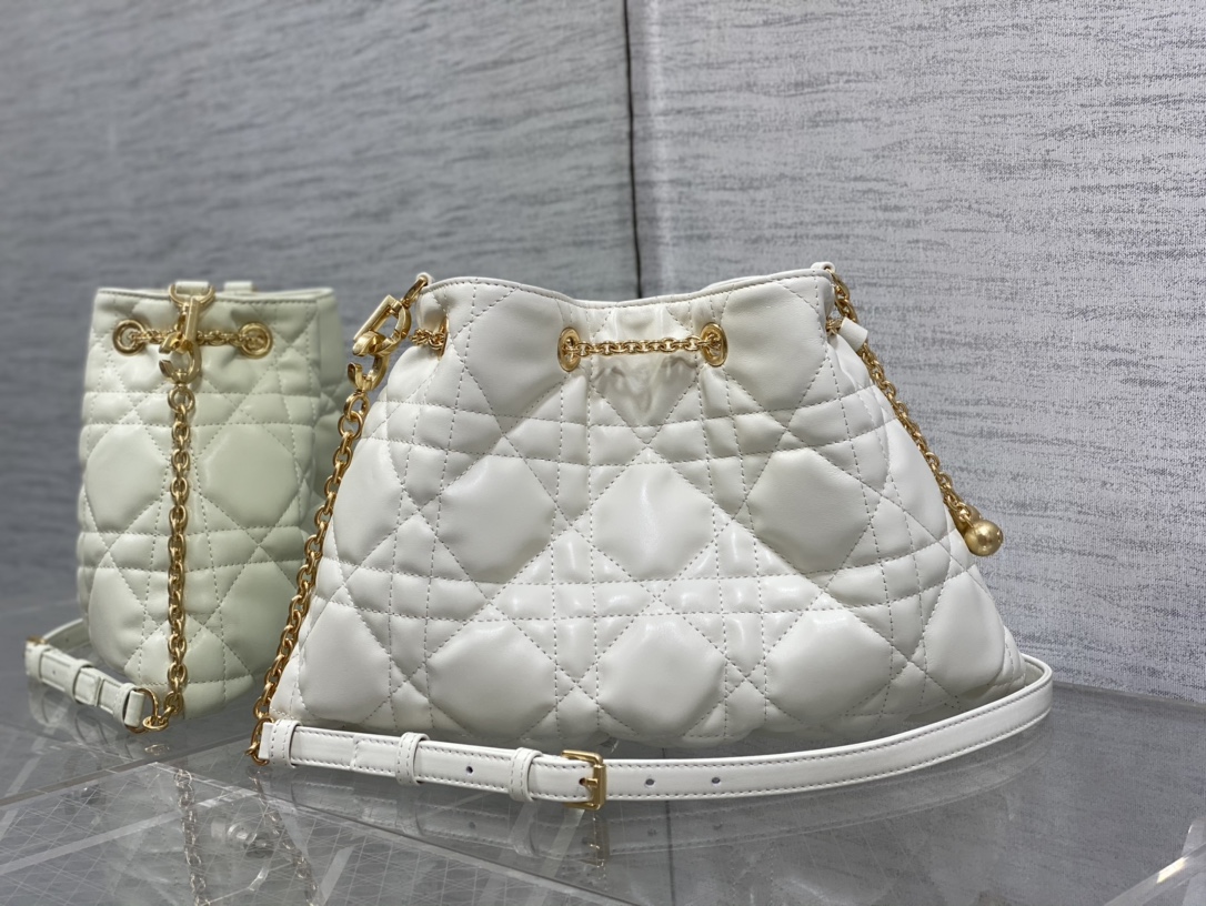 Sac Dior Ammi nuage, cordon de serrage, matelassé losange, chaîne, porté main, épaule, bandoulière