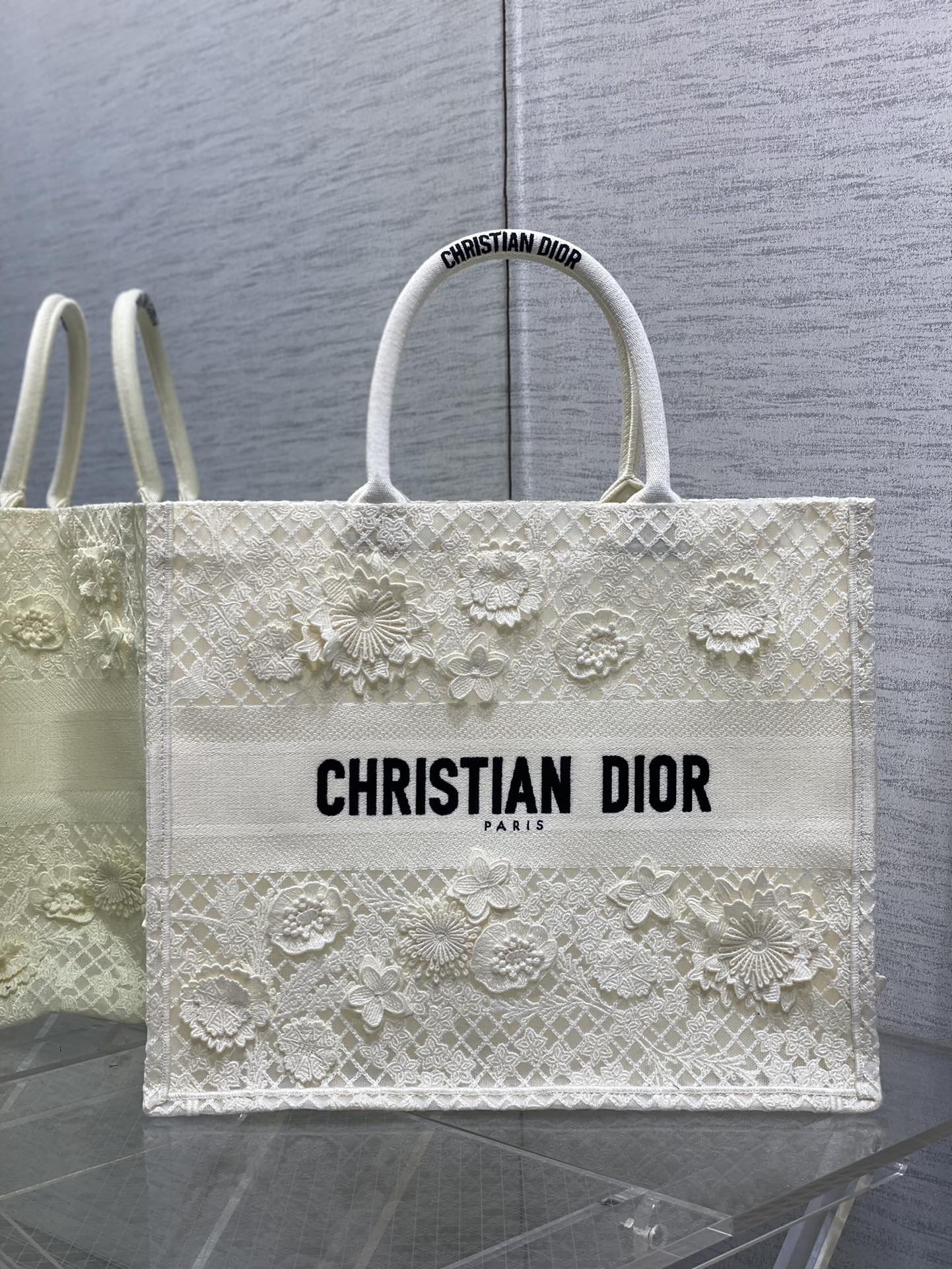 Sac tote DIOR en dentelle fleurie brodée