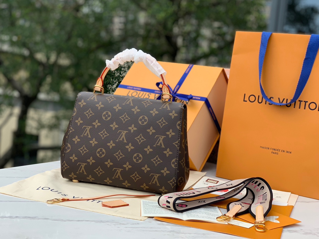 🌼 m46372 尺寸28x20x10 cm 🇭🇰香港贸易公司订单！这款虽然冷门 ，但是也是不错的选择 