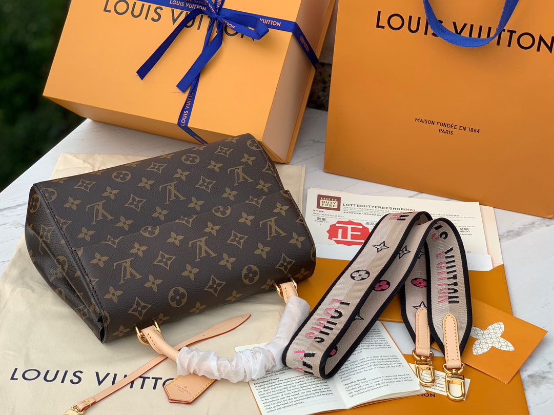 🌼 m46372 尺寸28x20x10 cm 🇭🇰香港贸易公司订单！这款虽然冷门 ，但是也是不错的选择 