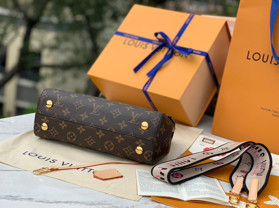 🌼 m46372 尺寸28x20x10 cm 🇭🇰香港贸易公司订单！这款虽然冷门 ，但是也是不错的选择 