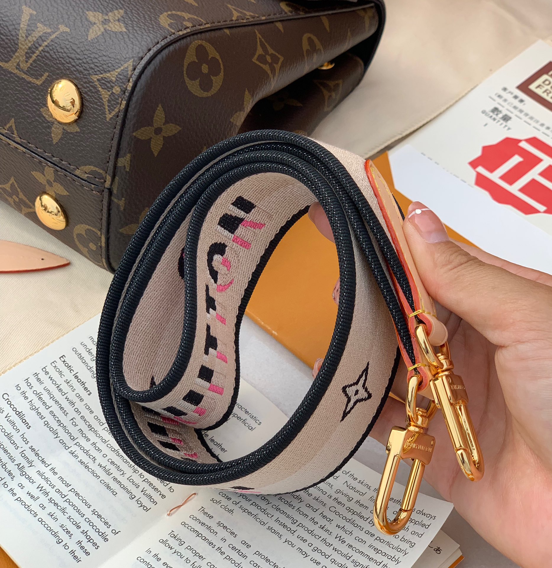 🌼 m46372 尺寸28x20x10 cm 🇭🇰香港贸易公司订单！这款虽然冷门 ，但是也是不错的选择 