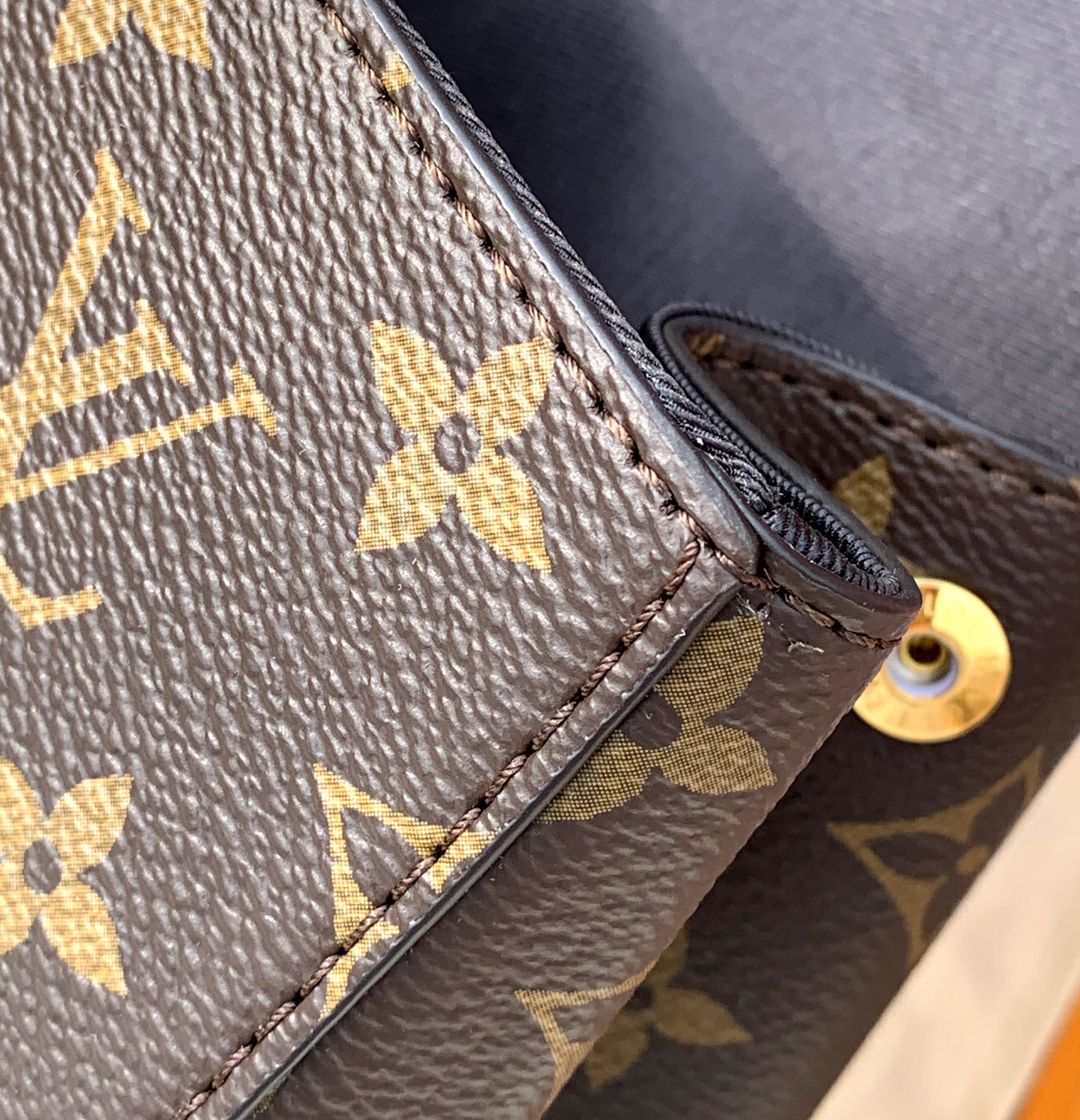 🌼 m46372 尺寸28x20x10 cm 🇭🇰香港贸易公司订单！这款虽然冷门 ，但是也是不错的选择 