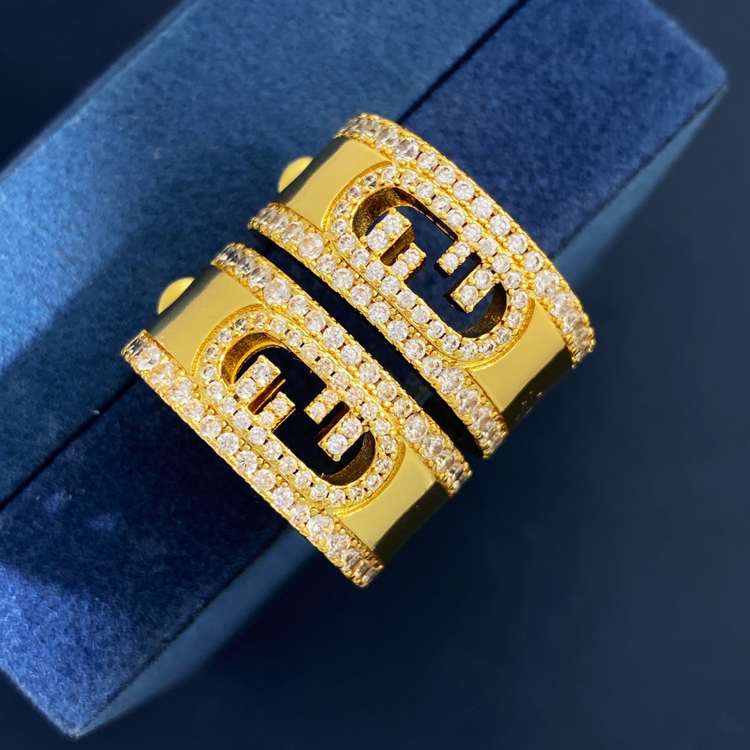 FENDI C-Shaped Double F-Lettered Bracelet in Gold Plated Brass, Size 6.2cm. - 图片 4