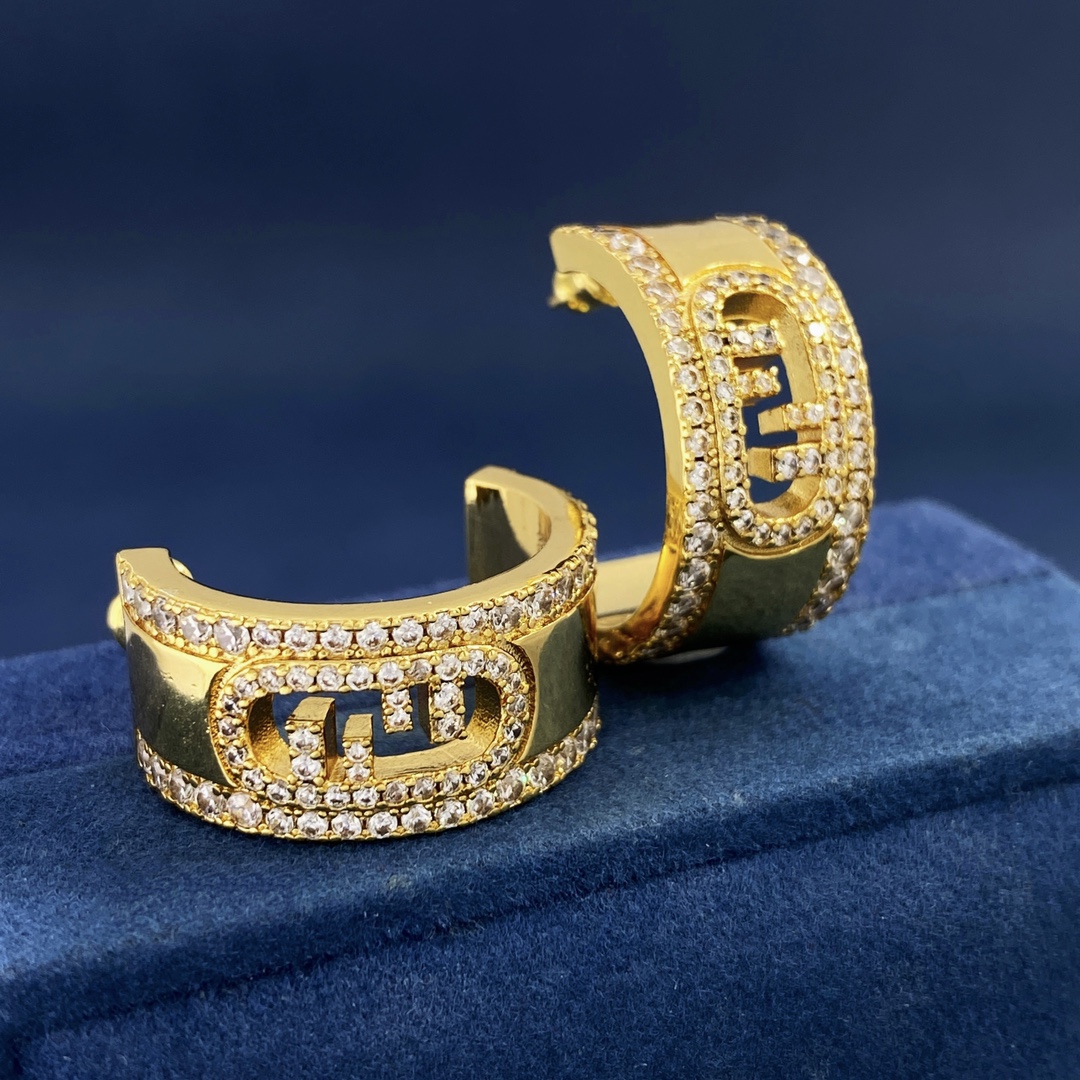 FENDI C-Shaped Double F-Lettered Bracelet in Gold Plated Brass, Size 6.2cm. - 图片 9