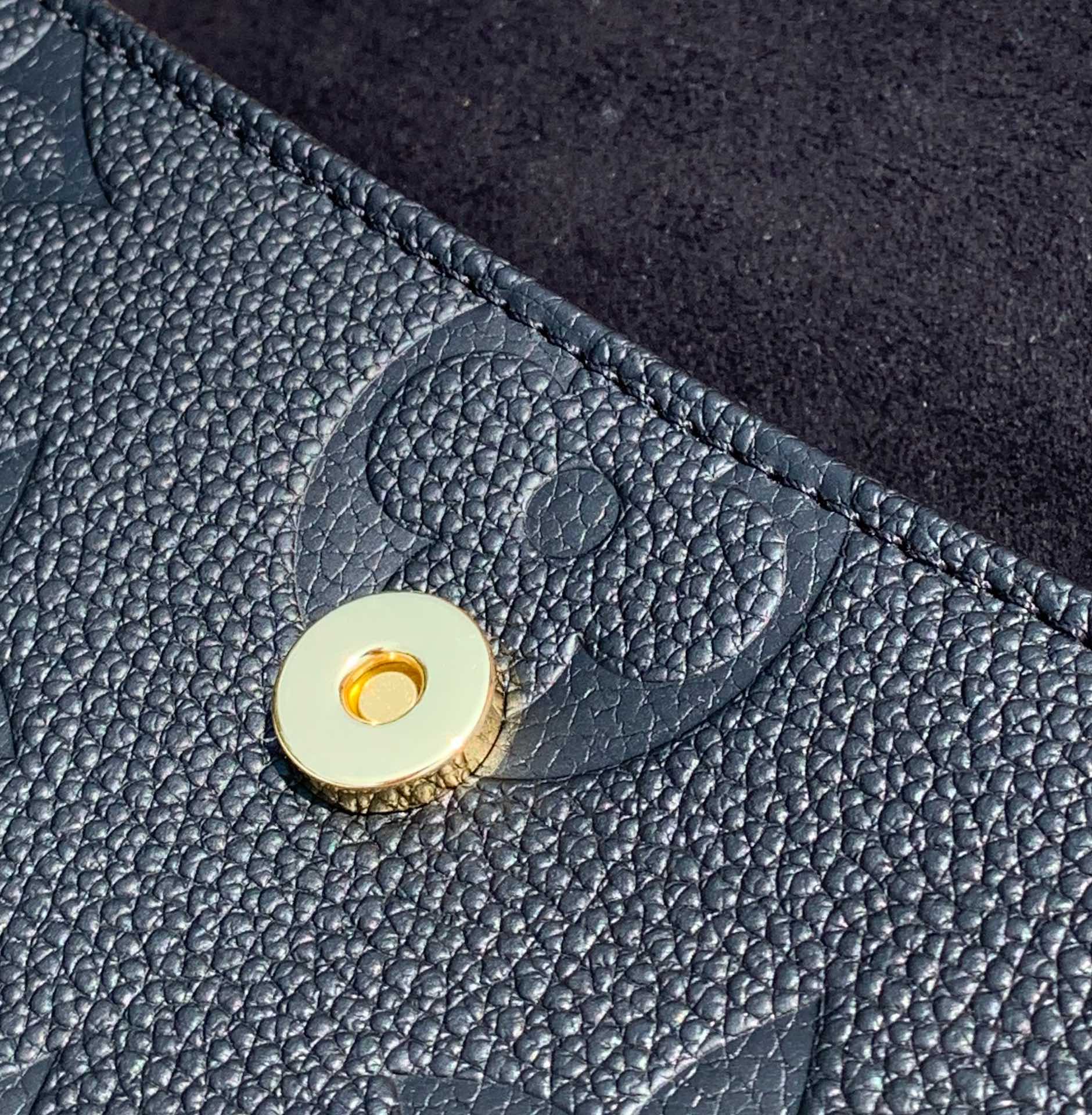 🌼 m82210尺寸23.5×12×4.3cm🇭🇰香港贸易公司订单！Lv 全皮压花Ivy大麻将包，渠道原