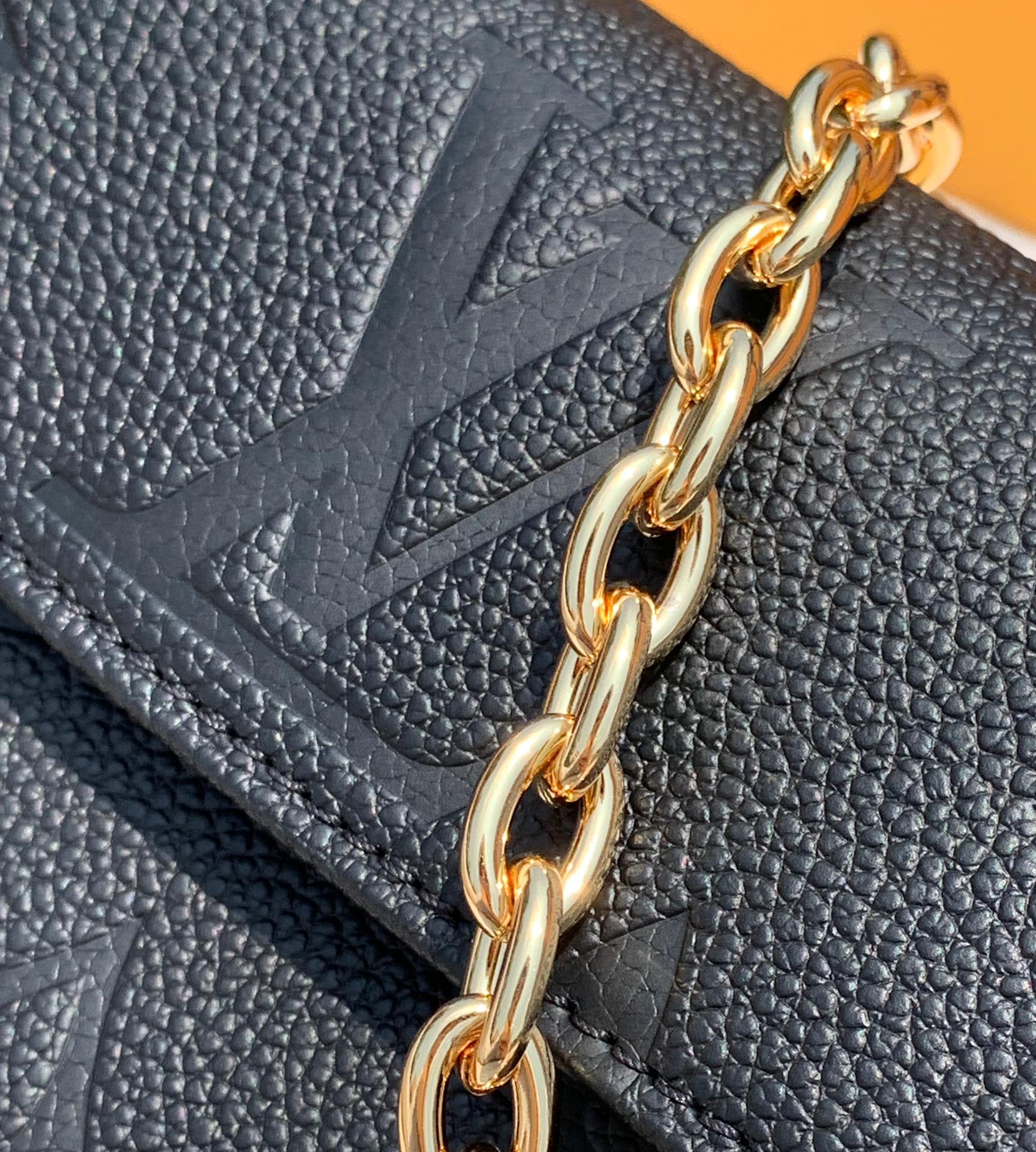 🌼 m82210尺寸23.5×12×4.3cm🇭🇰香港贸易公司订单！Lv 全皮压花Ivy大麻将包，渠道原