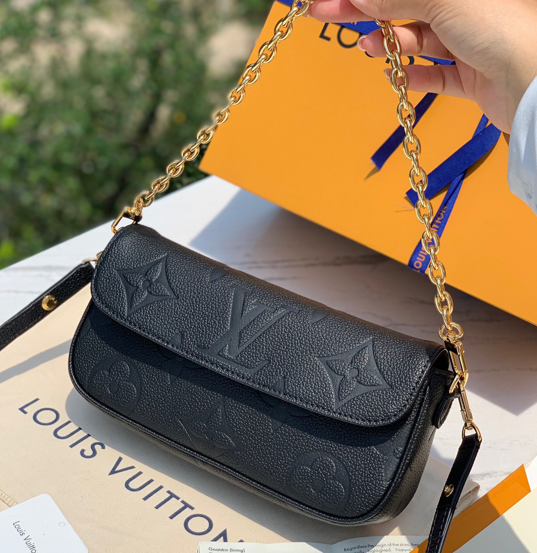 🌼 m82210尺寸23.5×12×4.3cm🇭🇰香港贸易公司订单！Lv 全皮压花Ivy大麻将包，渠道原