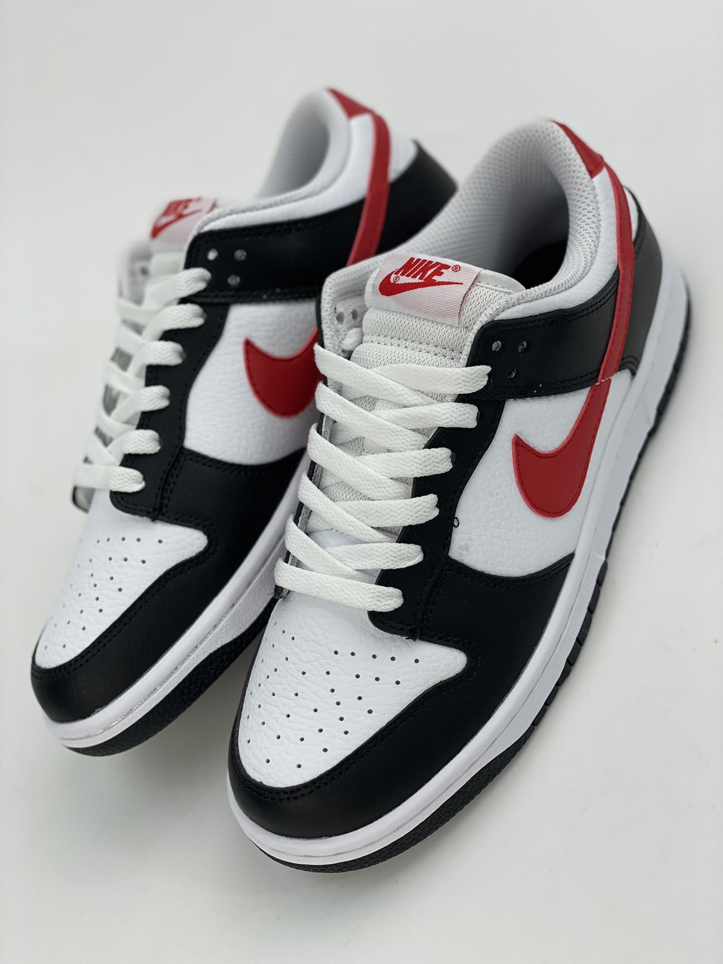 260 Nike SB Dunk Low "Red Panda" 红勾熊猫 FB3354-001