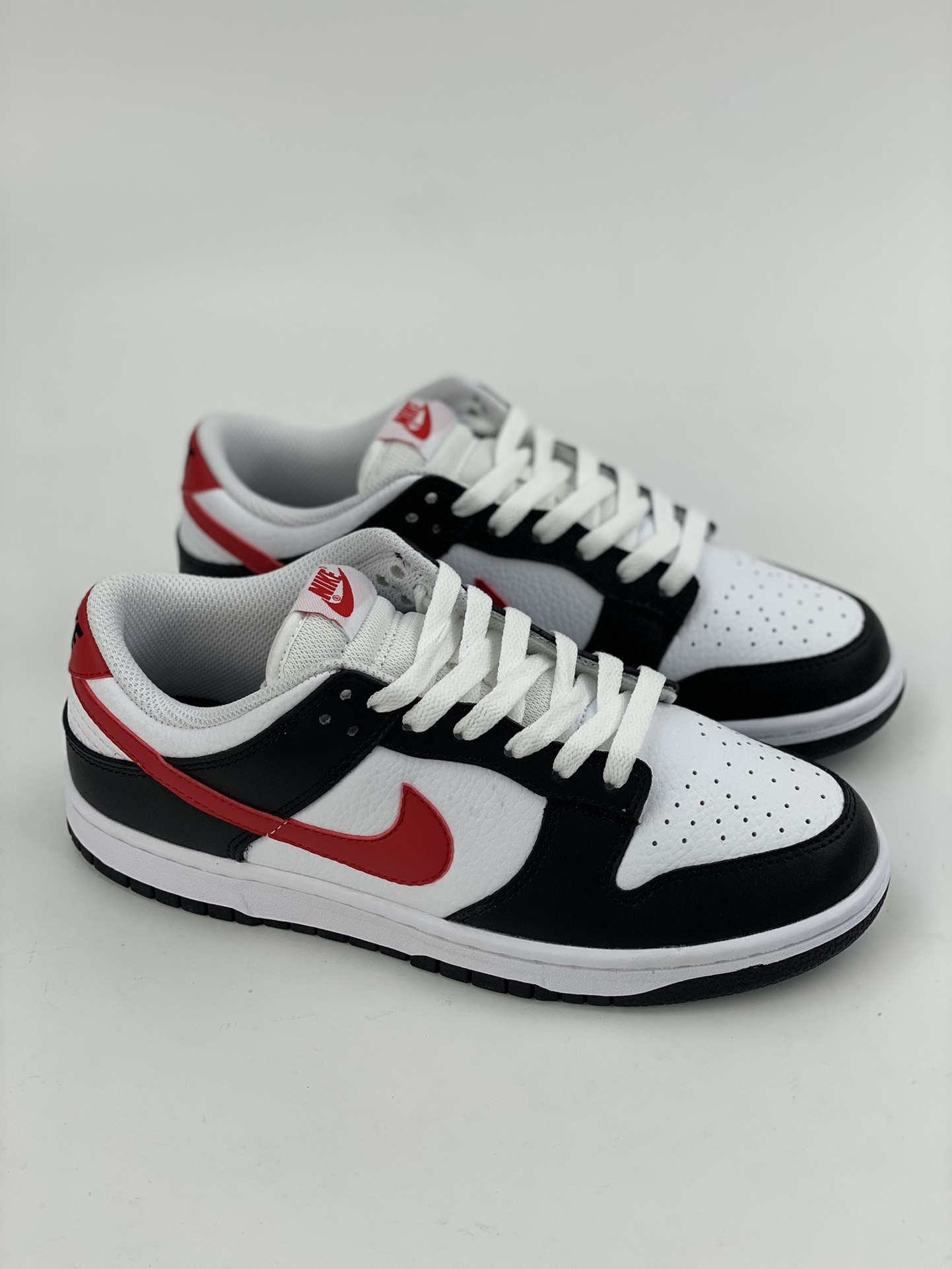 260 Nike SB Dunk Low "Red Panda" 红勾熊猫 FB3354-001