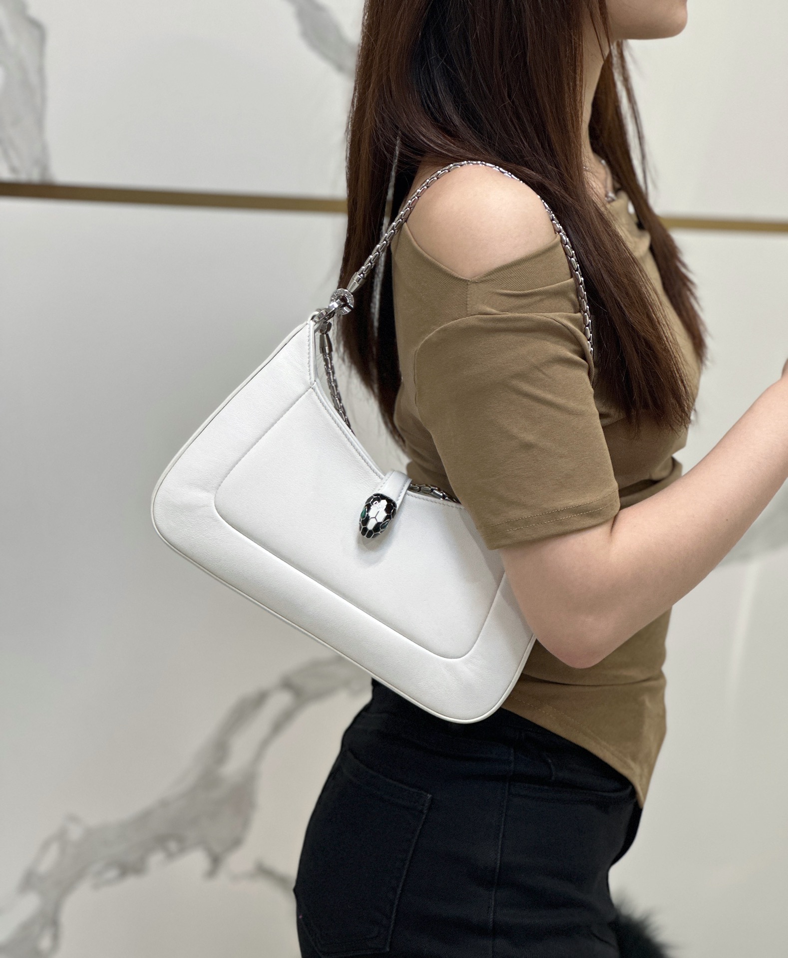 Bulgari Bvlgari Bvlgaris classic reappearance with casual upper body pictures~