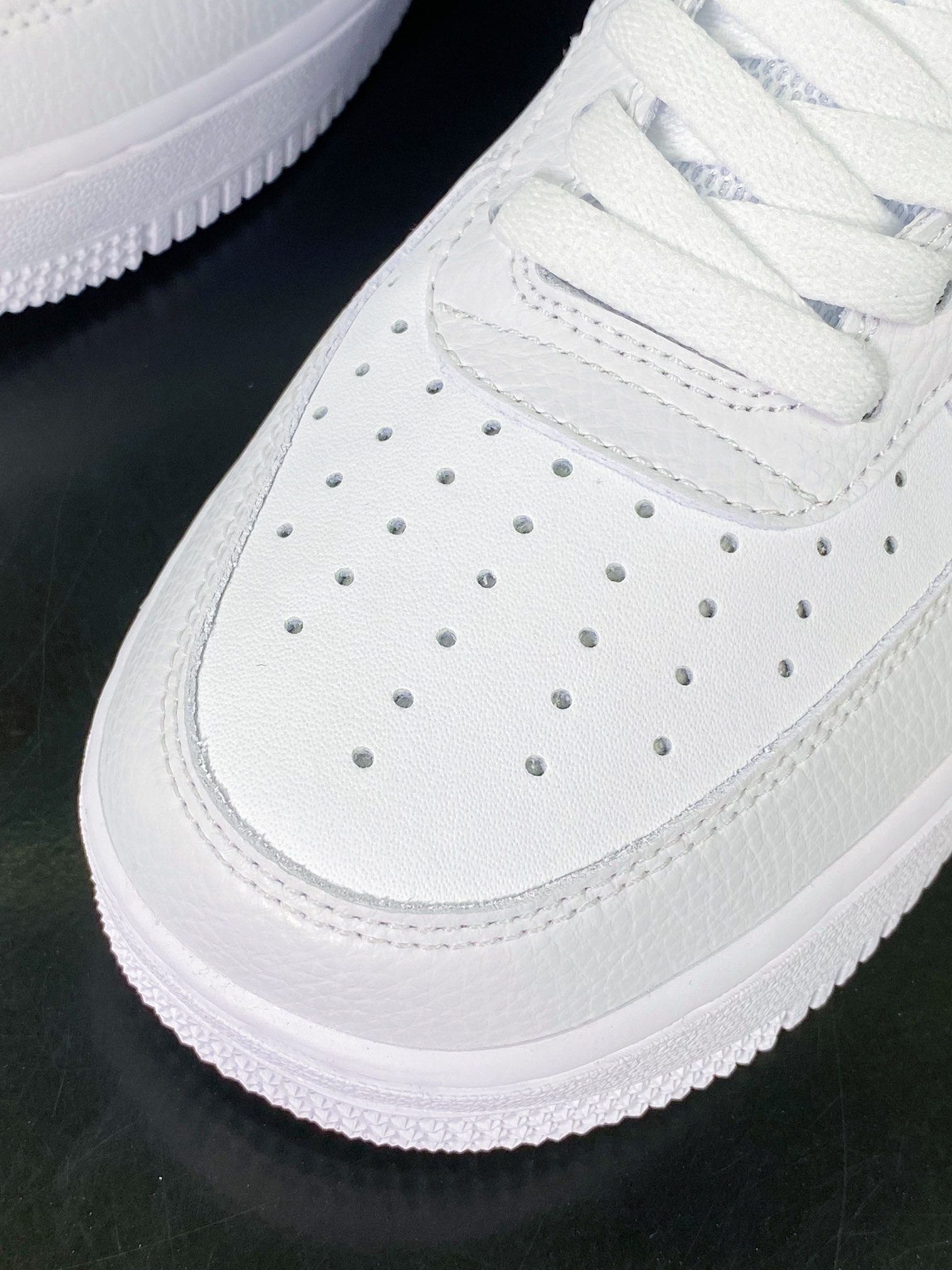 200  Air Force 1'07"40th Anniversary/White Blue"空军一号板鞋“40周年版白蓝小钩”FN3875-100