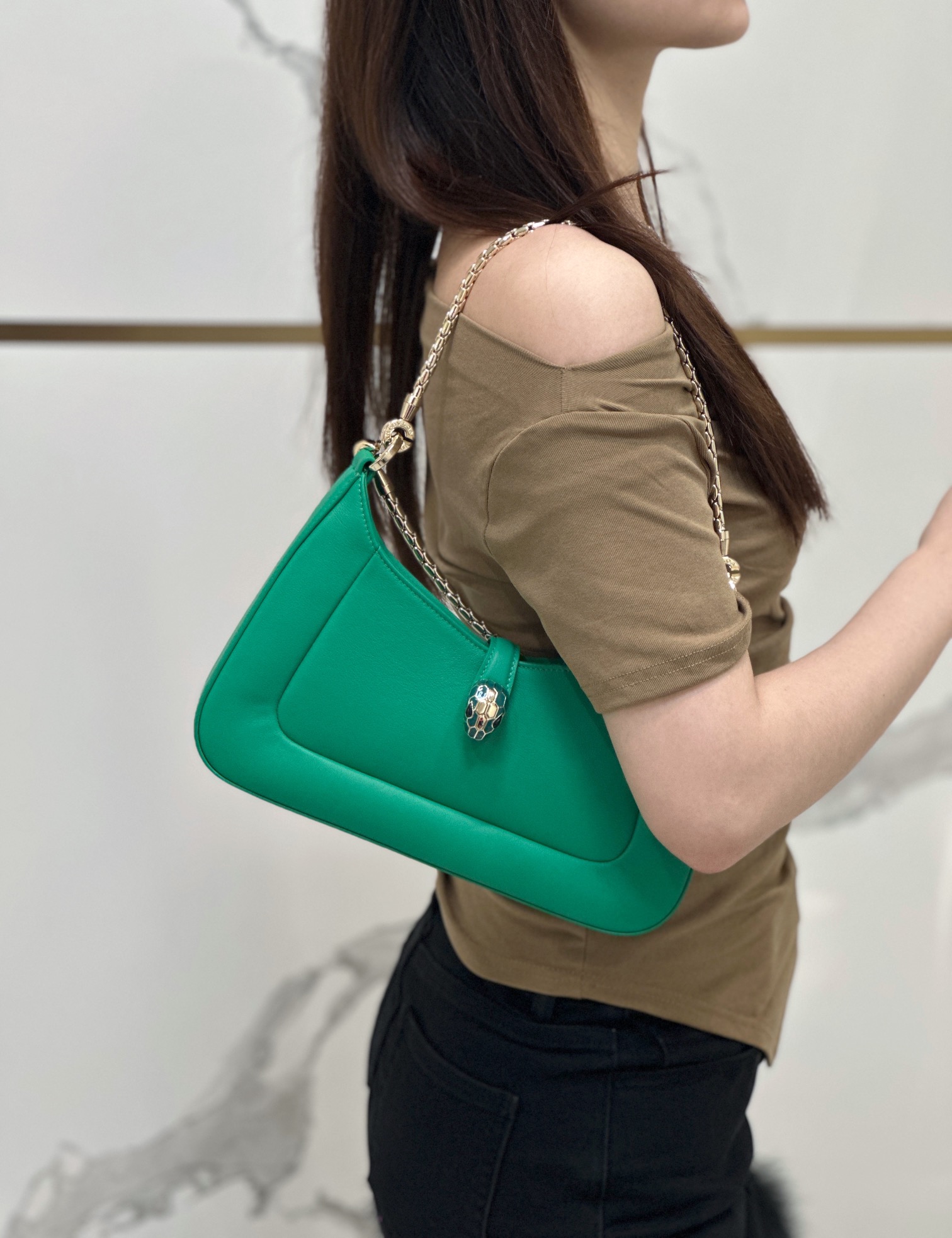 Bulgari Bvlgari Bvlgaris classic reappearance with casual upper body pictures~