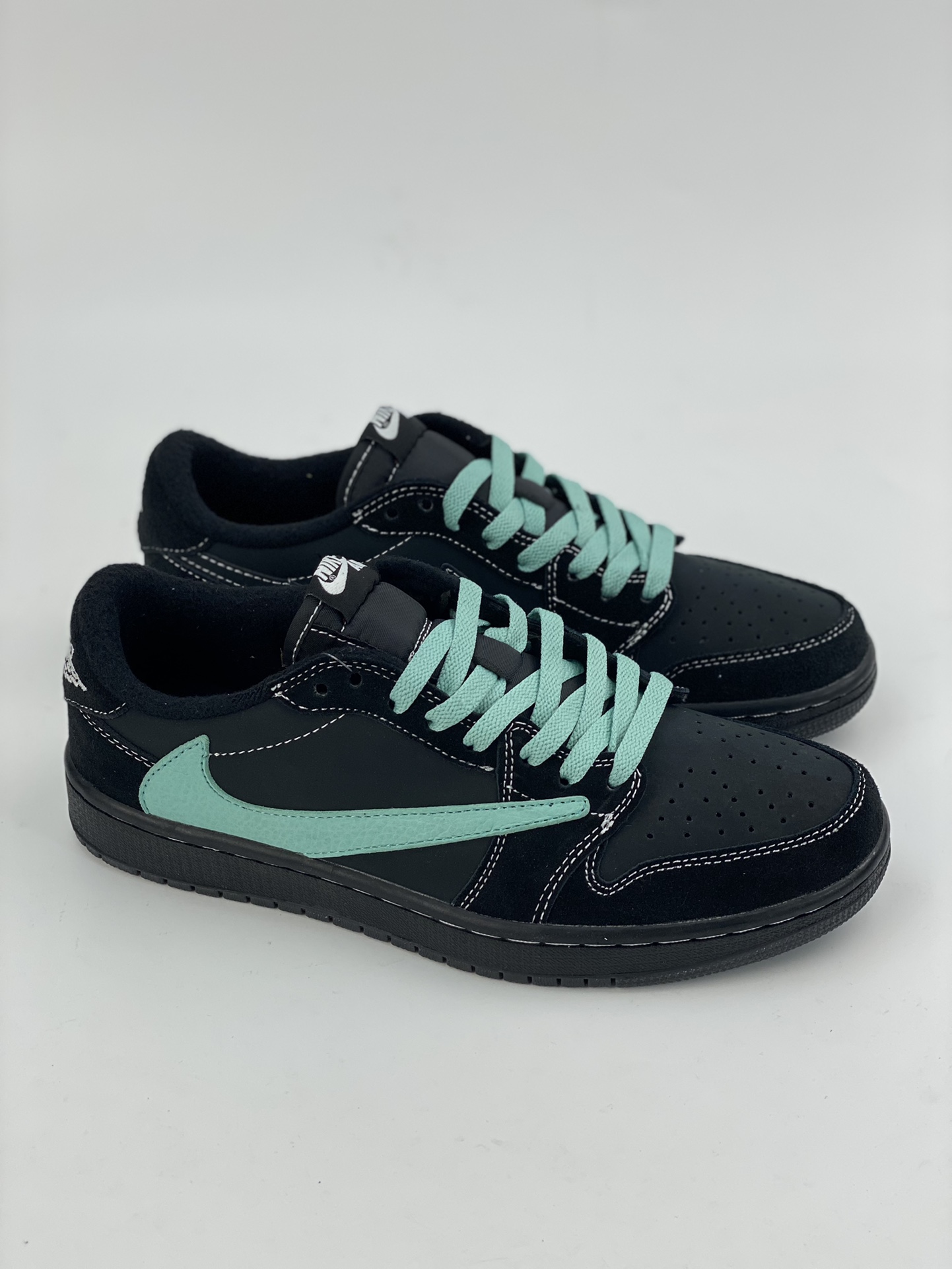 160 Travis Scott x Tiffany & Co. x Nike Air Jordan 1 Low 蒂芙尼倒钩 DZ1382-001