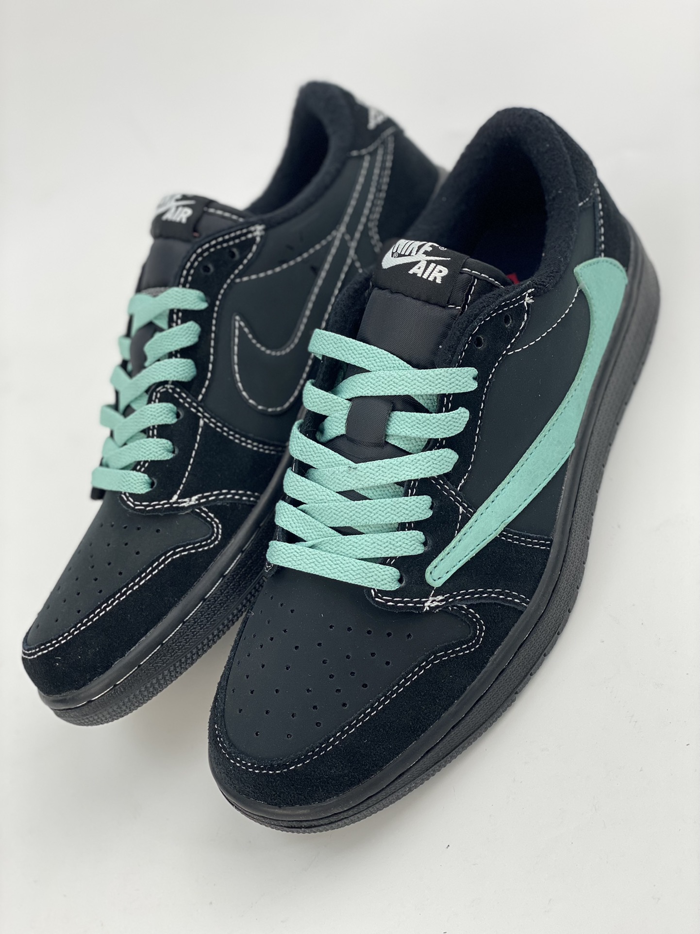 160 Travis Scott x Tiffany & Co. x Nike Air Jordan 1 Low 蒂芙尼倒钩 DZ1382-001